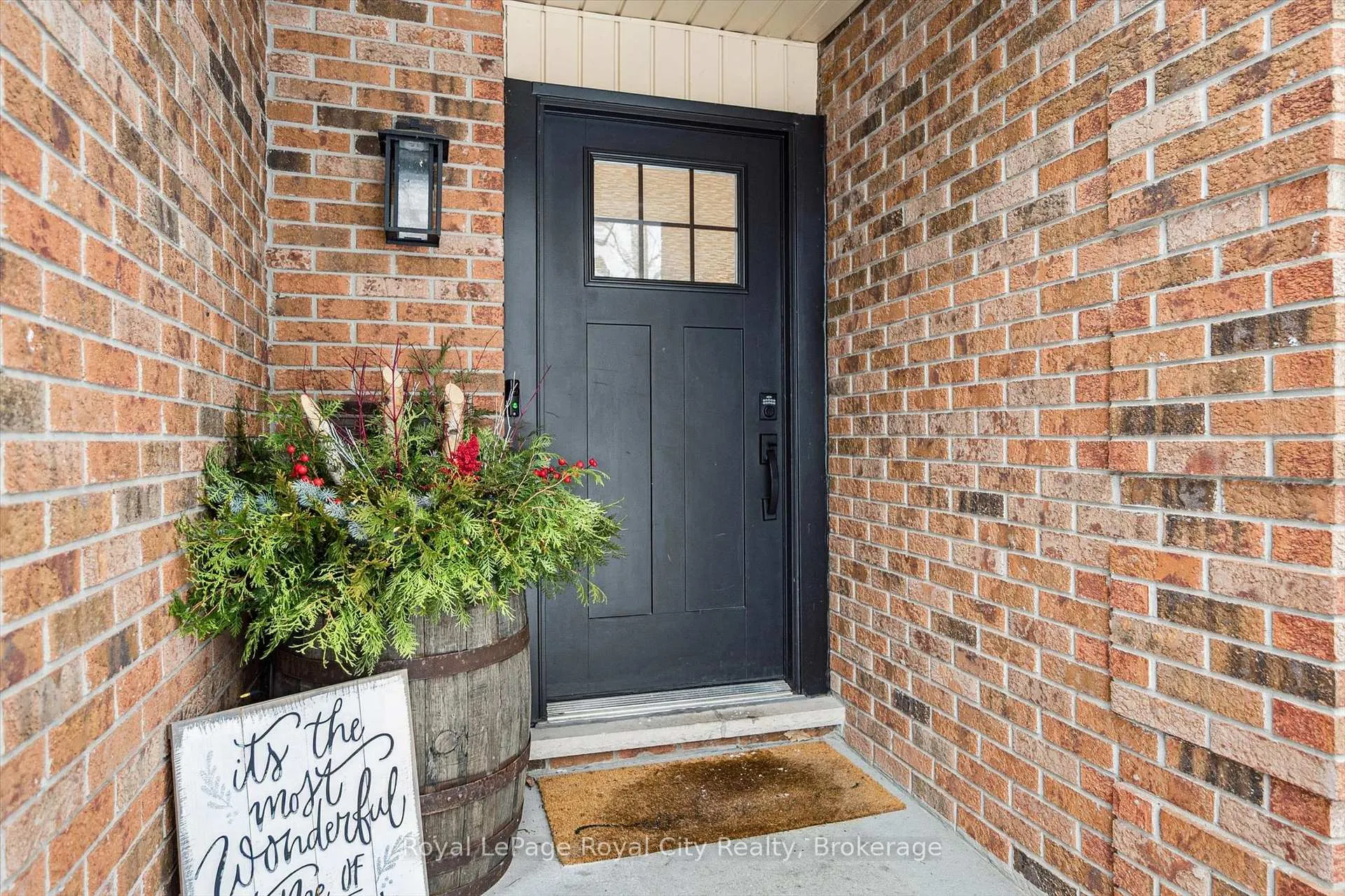 Photo 2 of 4 Gryphon Place, Guelph, Kortright West — HOMEH