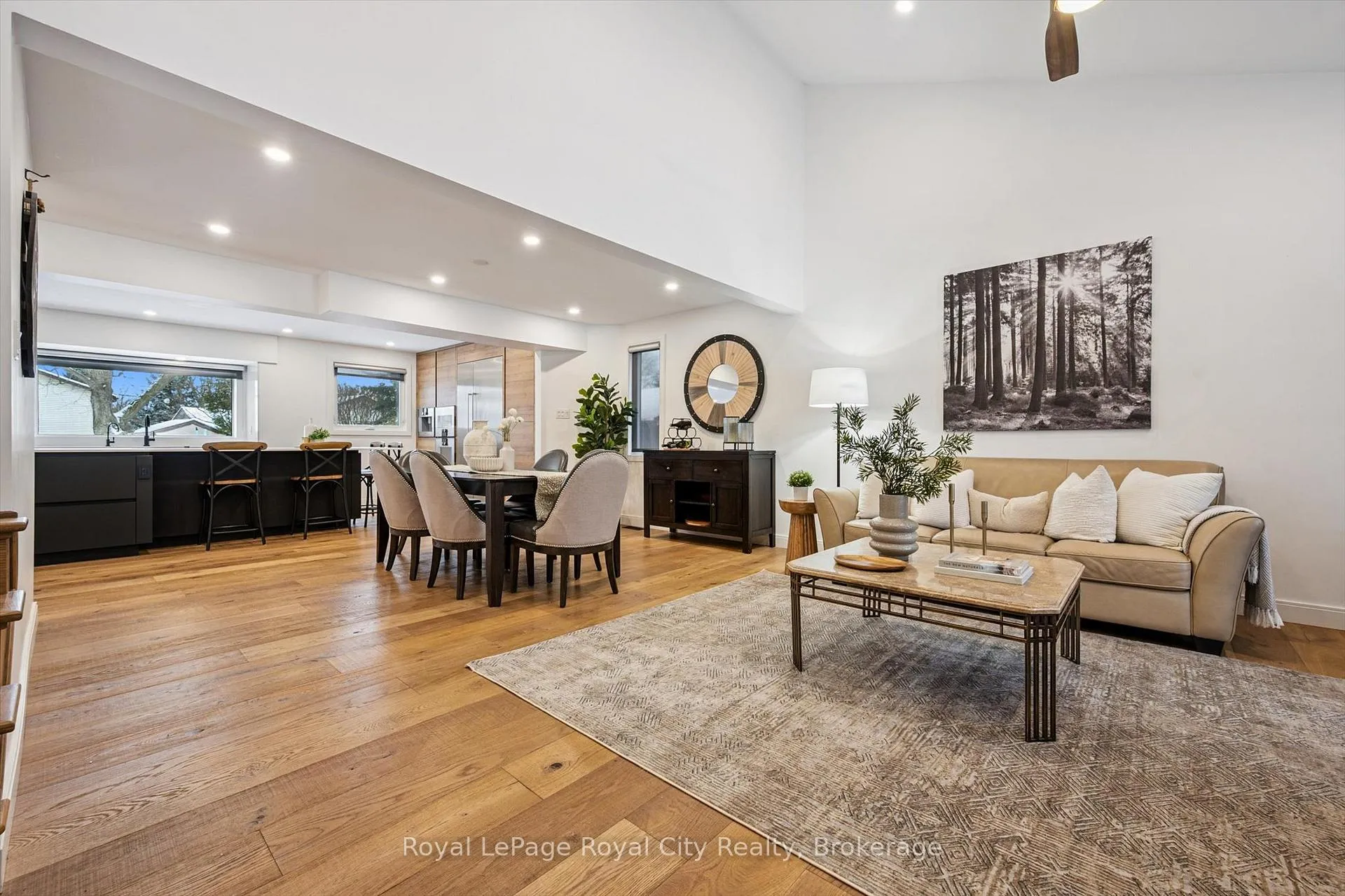 Photo 4 of 4 Gryphon Place, Guelph, Kortright West — HOMEH