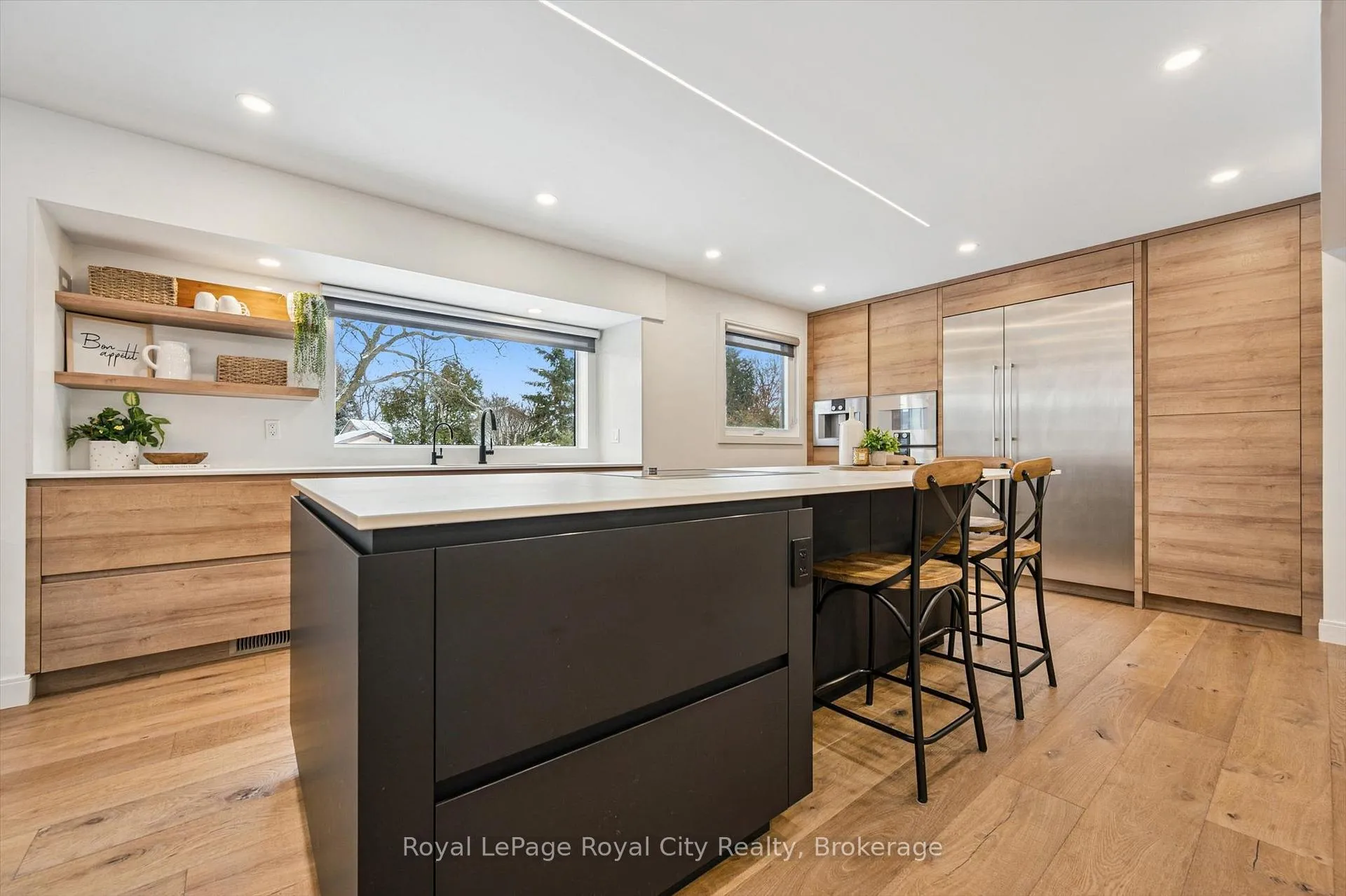Photo 8 of 4 Gryphon Place, Guelph, Kortright West — HOMEH