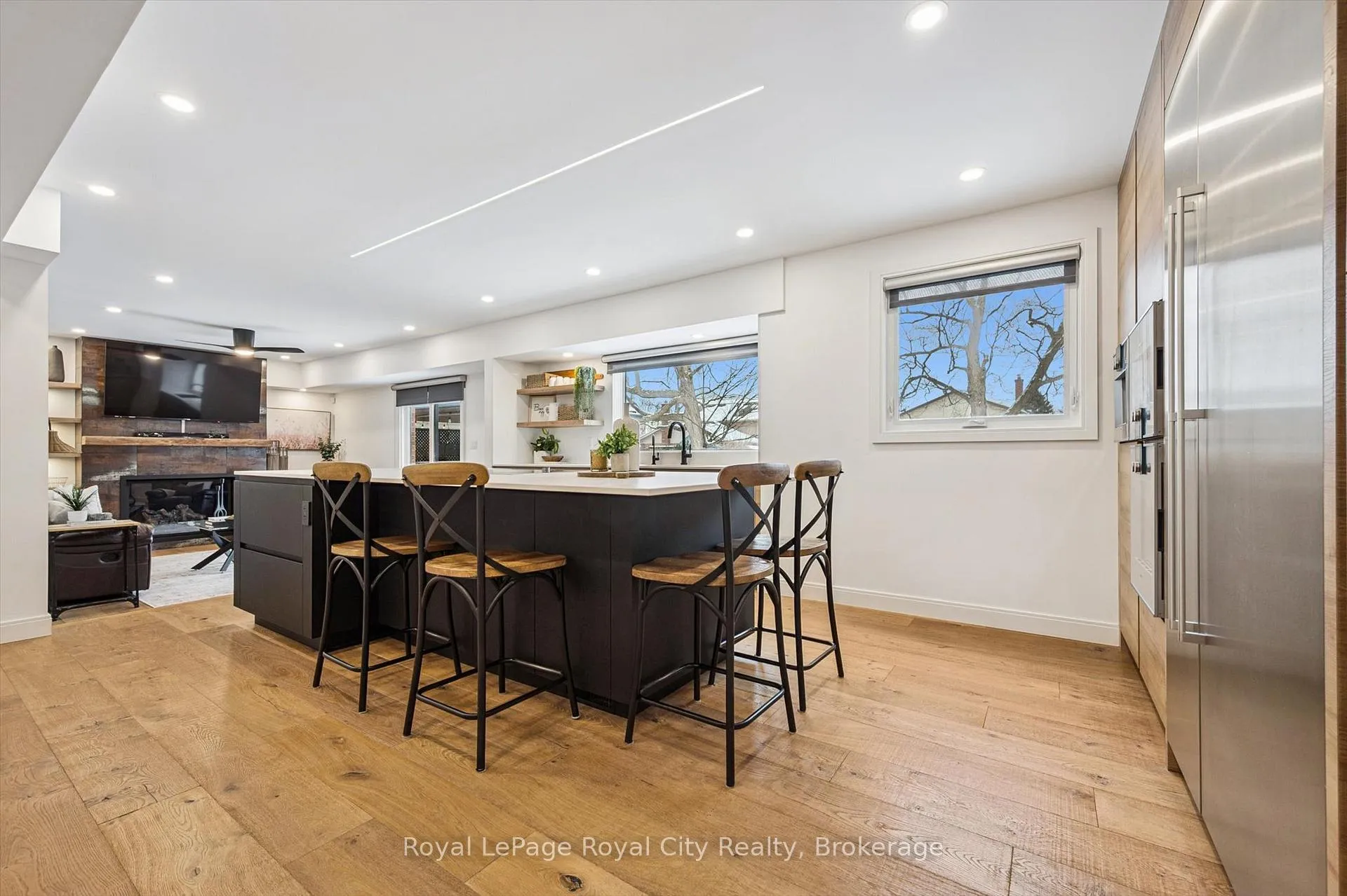 Photo 9 of 4 Gryphon Place, Guelph, Kortright West — HOMEH