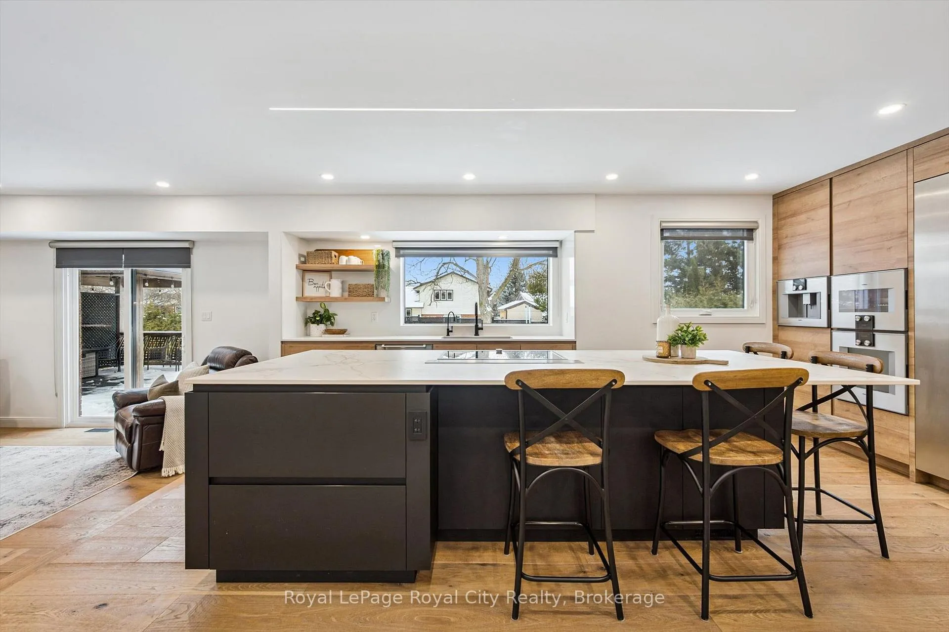 Photo 10 of 4 Gryphon Place, Guelph, Kortright West — HOMEH