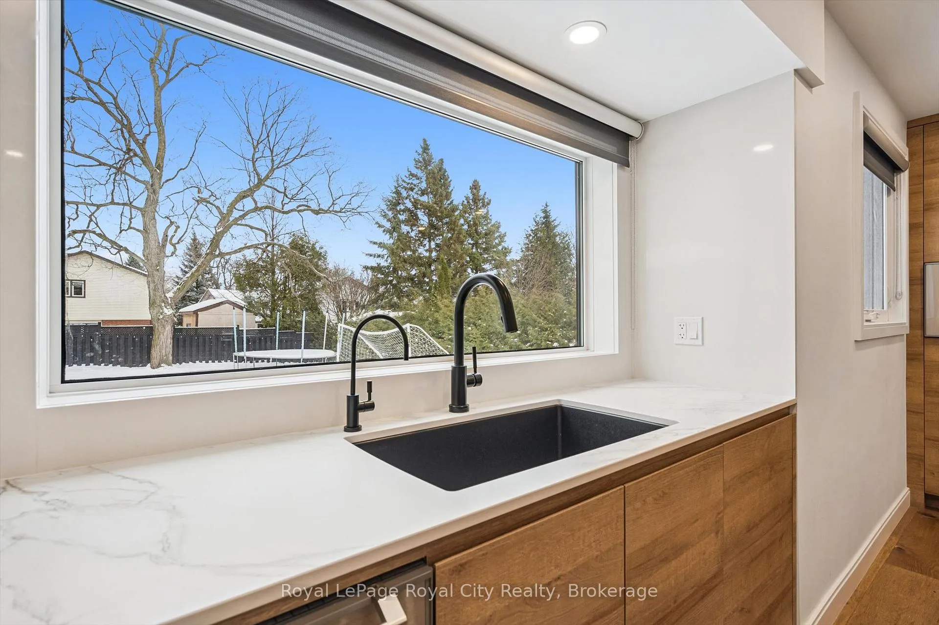 Photo 12 of 4 Gryphon Place, Guelph, Kortright West — HOMEH