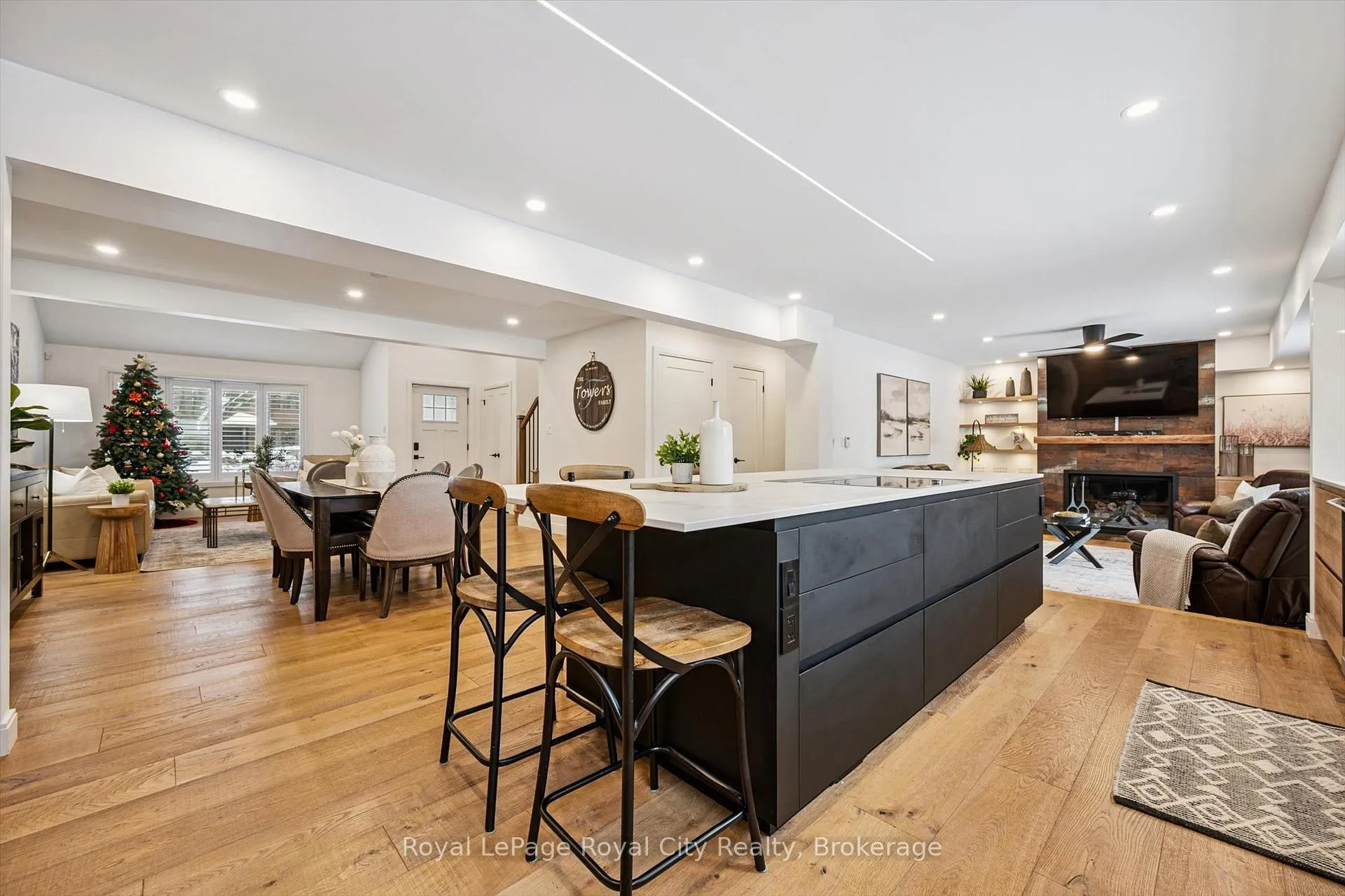 Photo 13 of 4 Gryphon Place, Guelph, Kortright West — HOMEH