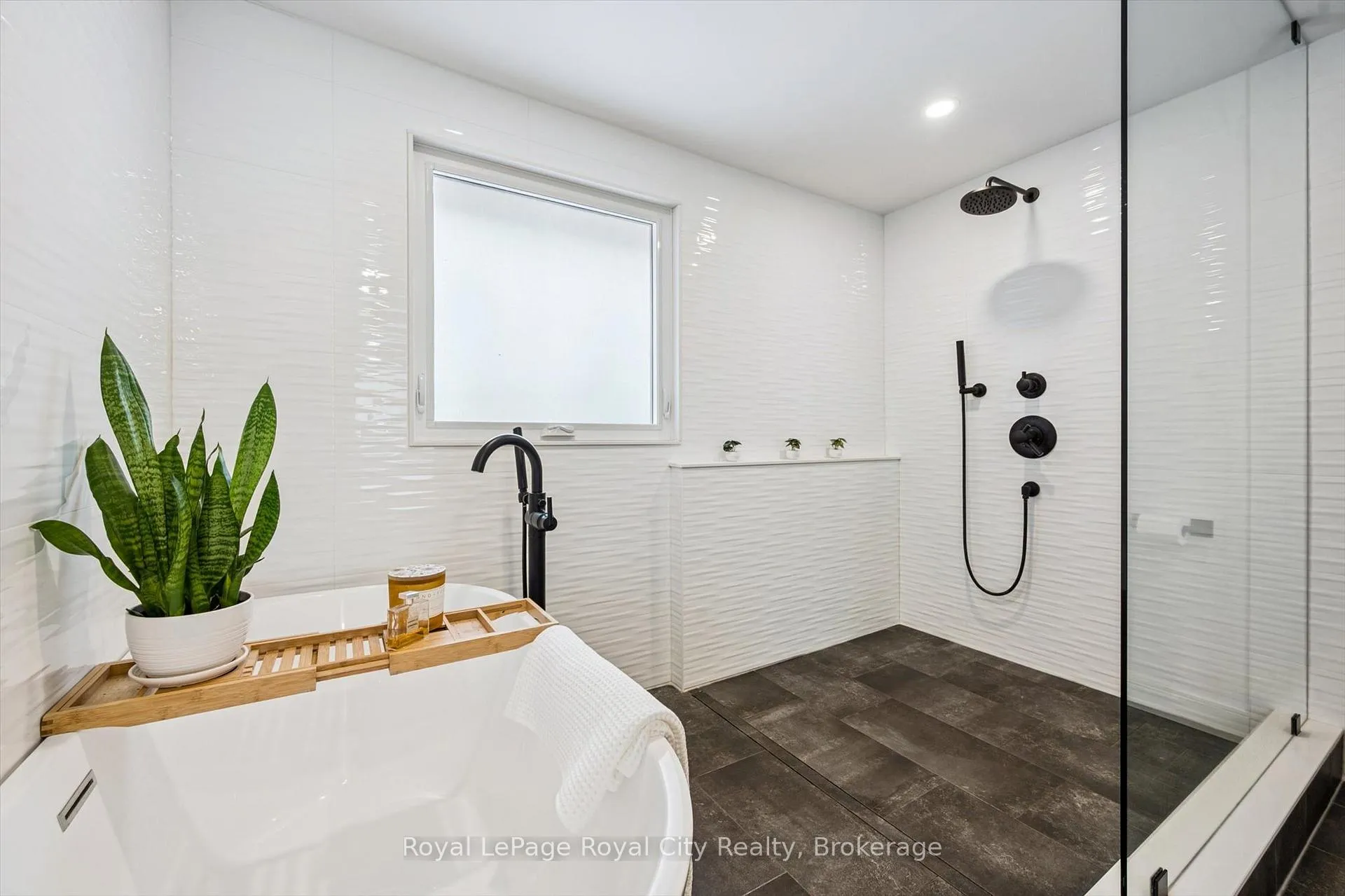 Photo 21 of 4 Gryphon Place, Guelph, Kortright West — HOMEH