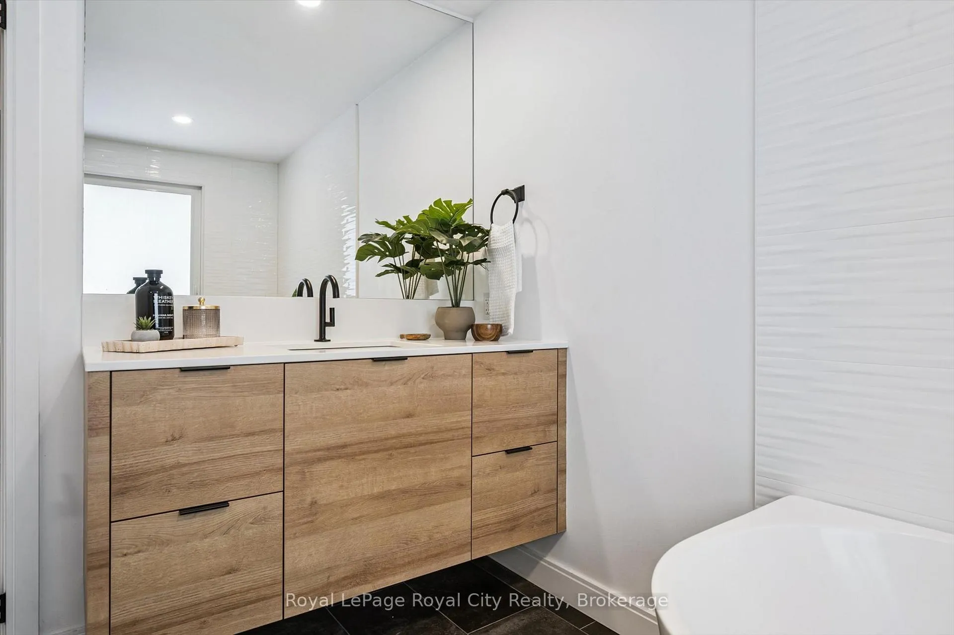 Photo 22 of 4 Gryphon Place, Guelph, Kortright West — HOMEH