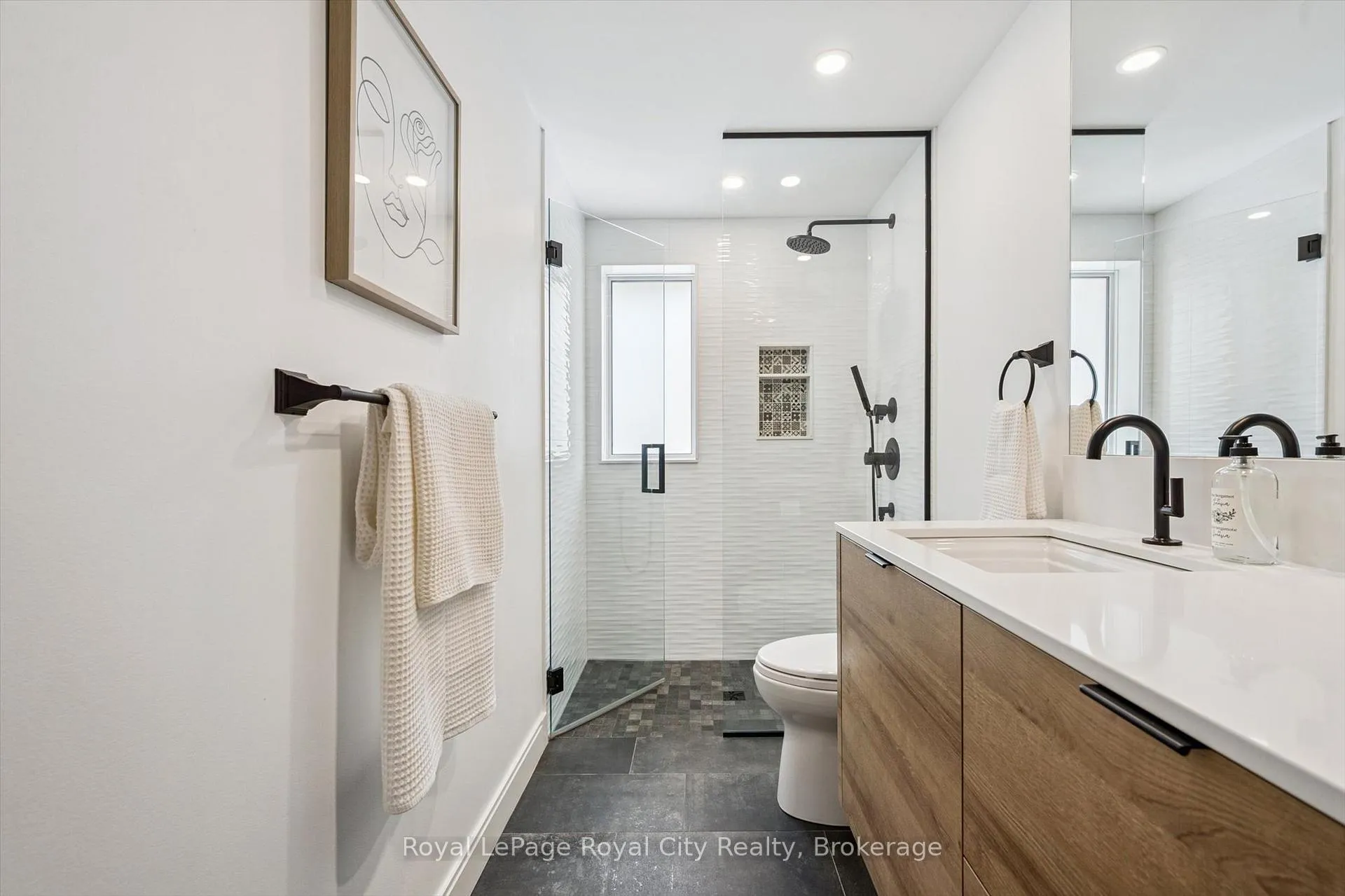 Photo 26 of 4 Gryphon Place, Guelph, Kortright West — HOMEH