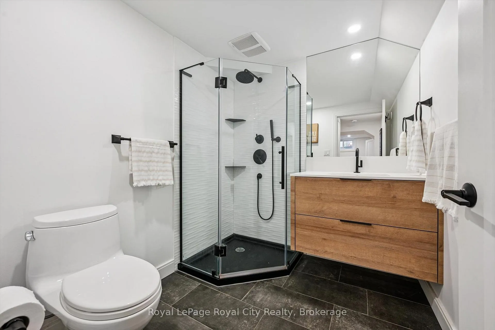 Photo 32 of 4 Gryphon Place, Guelph, Kortright West — HOMEH