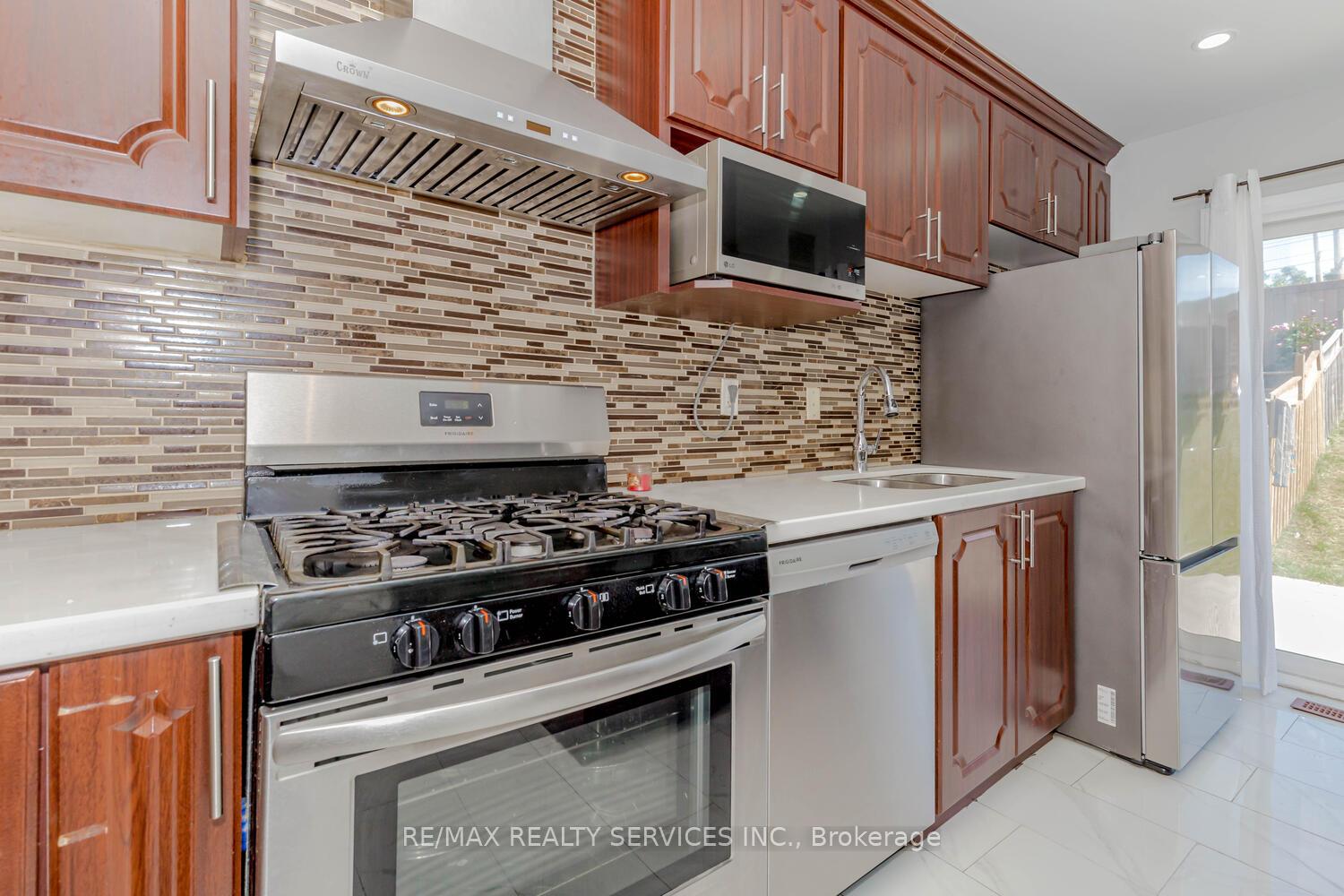 Photo 16 of 130 Albright Road, Brampton, Fletcher's Creek Village — HOMEH
