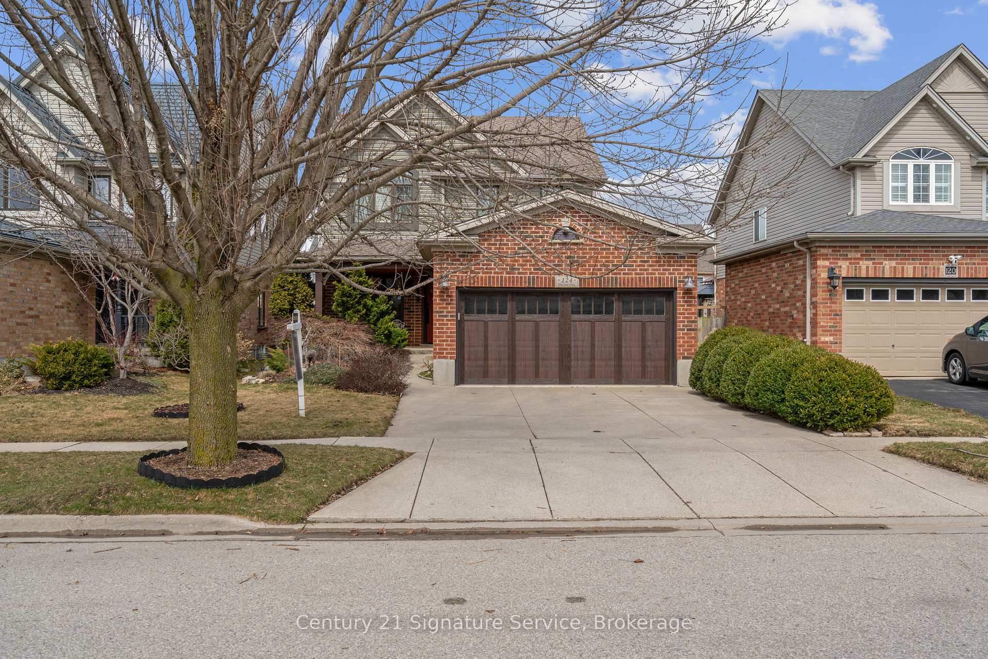 Photo 1 of 124 Decaro Crescent, Cambridge — HOMEH