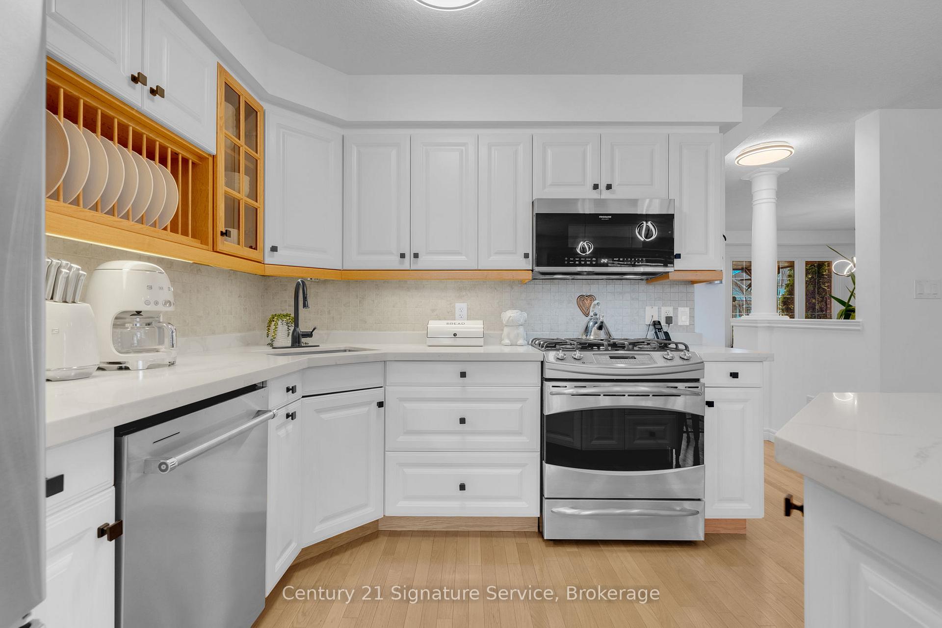 Photo 3 of 124 Decaro Crescent, Cambridge — HOMEH