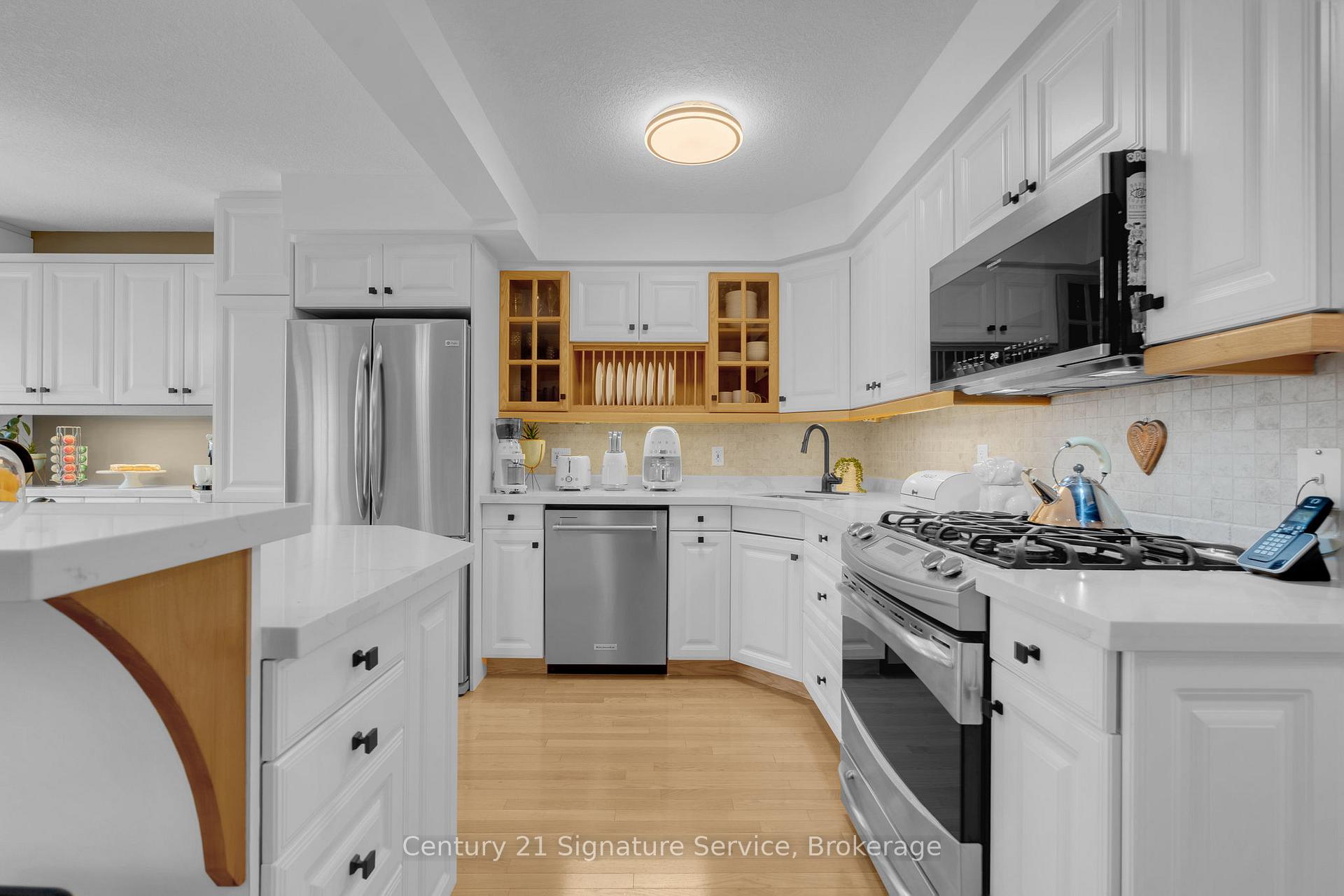 Photo 5 of 124 Decaro Crescent, Cambridge — HOMEH