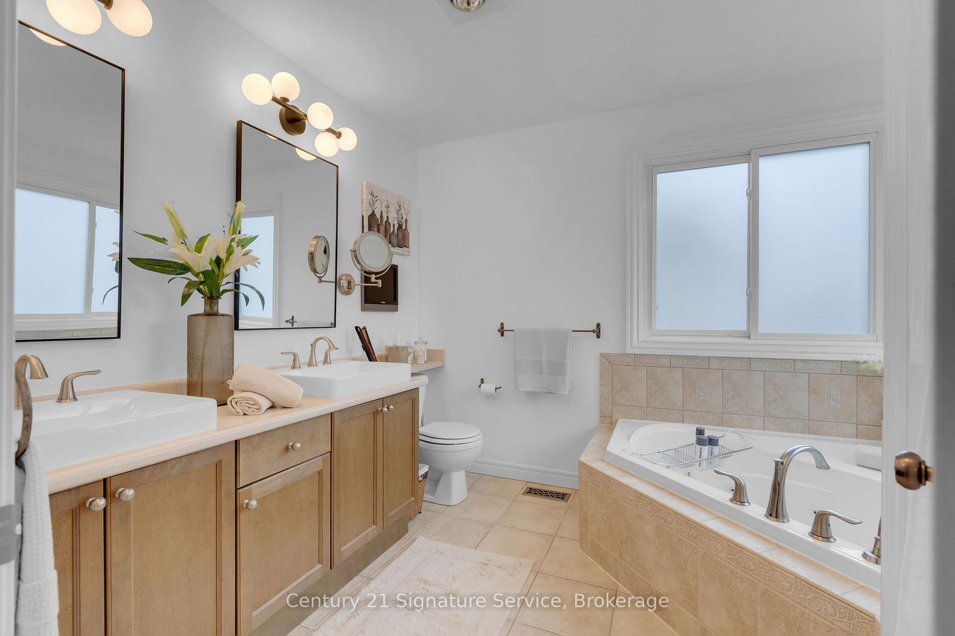 Photo 6 of 124 Decaro Crescent, Cambridge — HOMEH