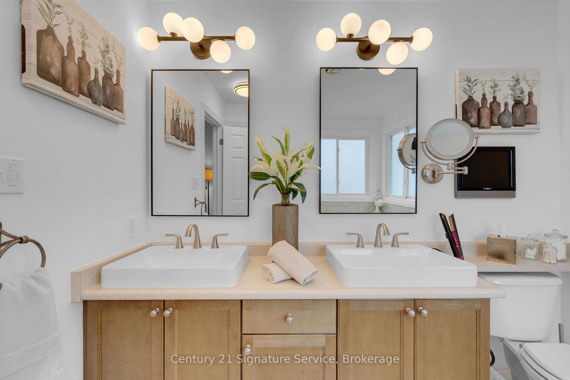 Photo 8 of 124 Decaro Crescent, Cambridge — HOMEH
