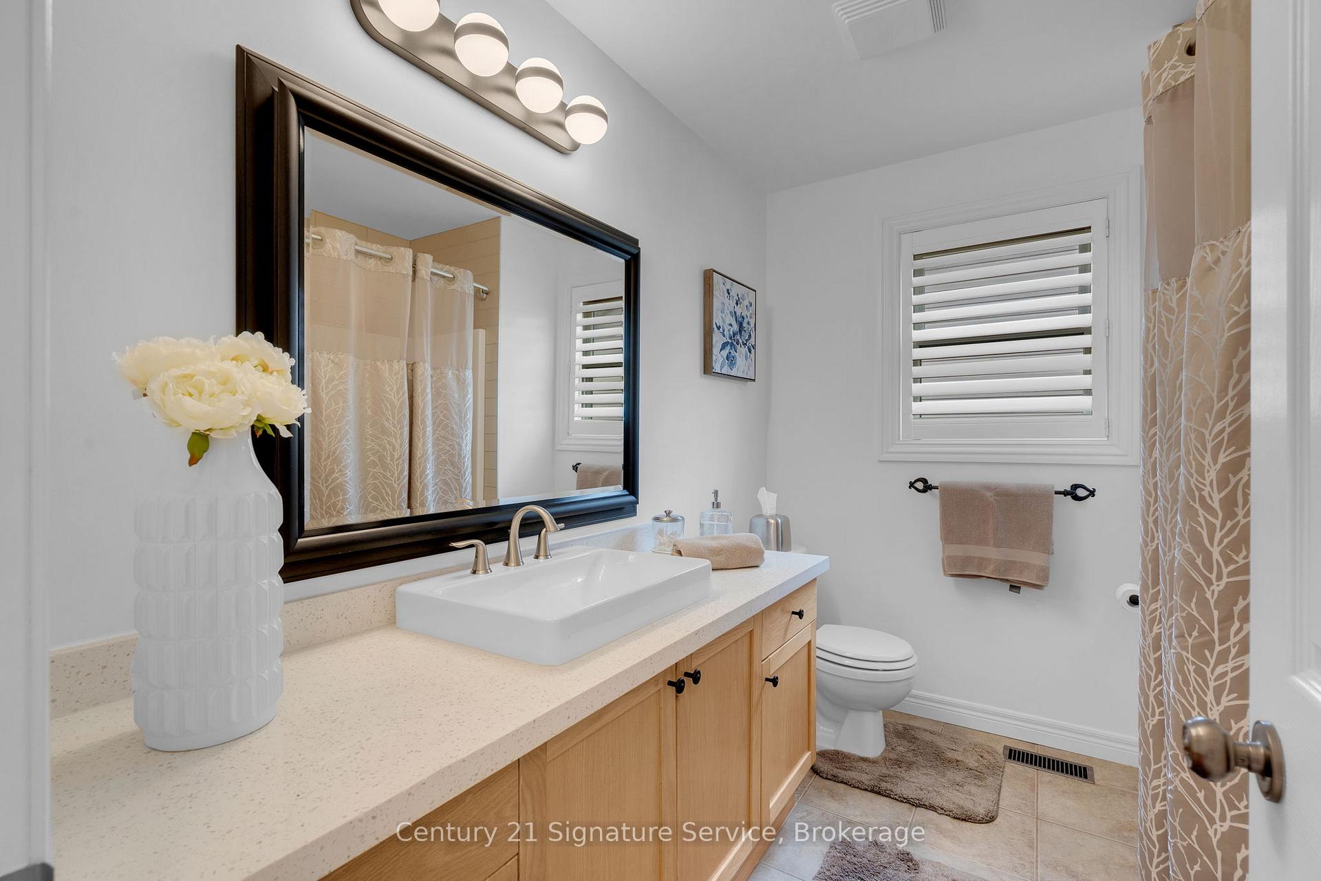 Photo 23 of 124 Decaro Crescent, Cambridge — HOMEH