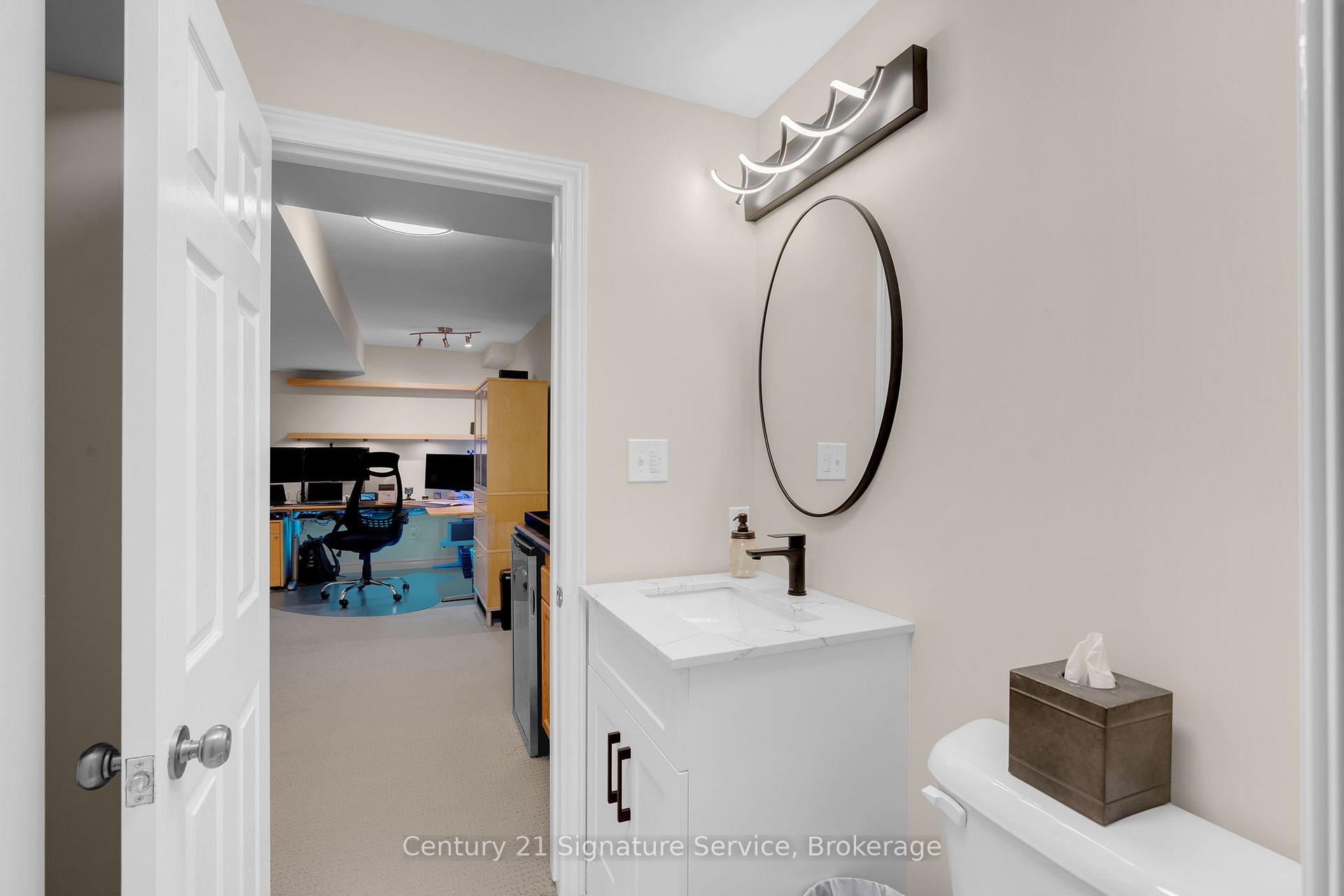 Photo 12 of 124 Decaro Crescent, Cambridge — HOMEH