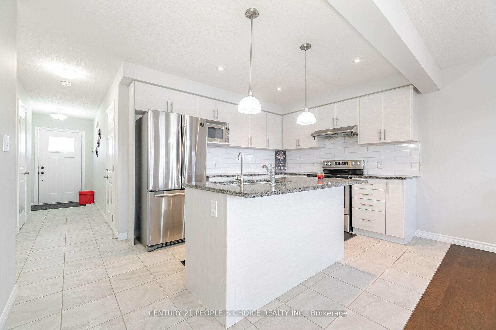 Photo 5 of 135 Hollybrook Trail, Kitchener — HOMEH