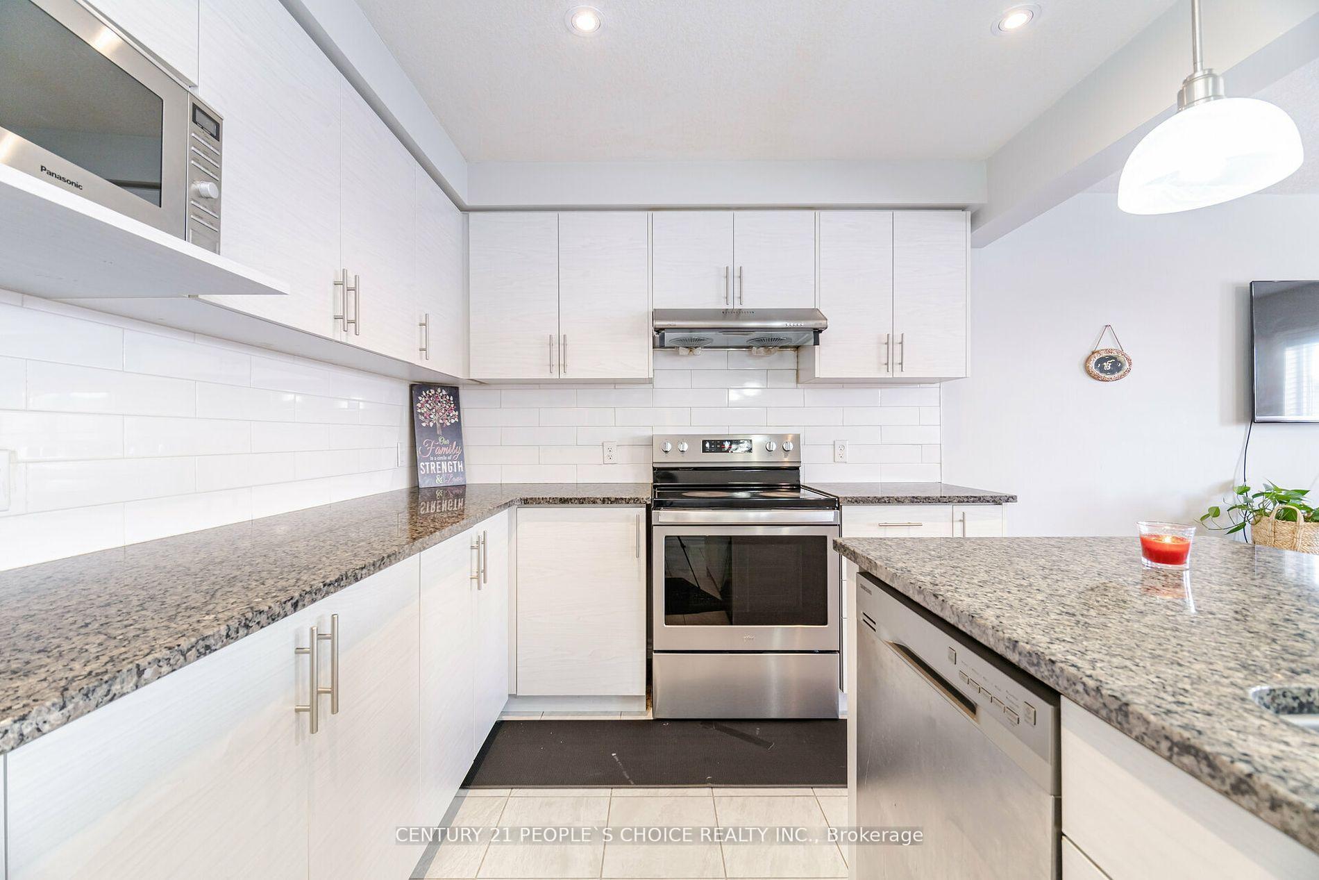 Photo 3 of 135 Hollybrook Trail, Kitchener — HOMEH