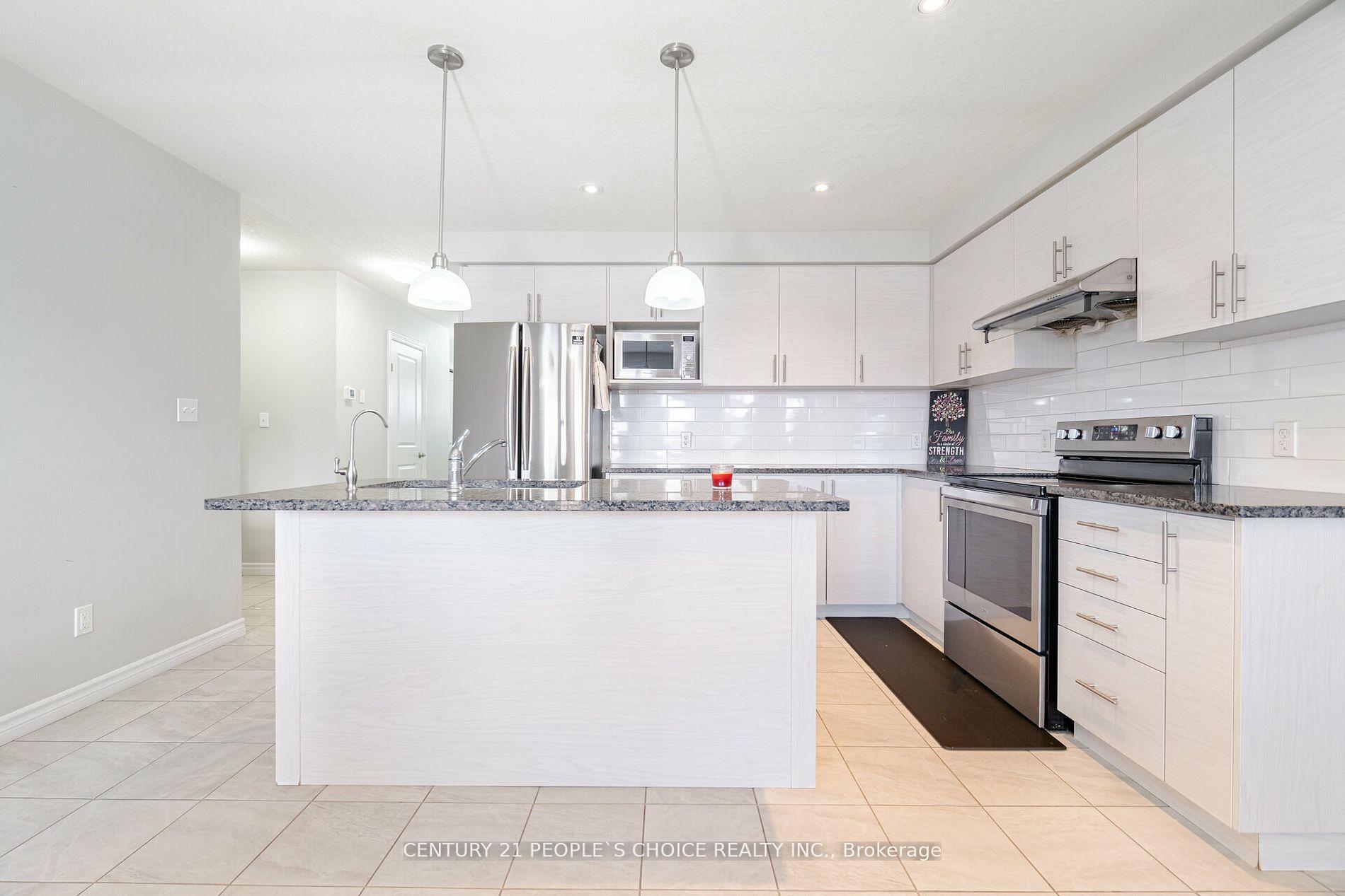 Photo 11 of 135 Hollybrook Trail, Kitchener — HOMEH
