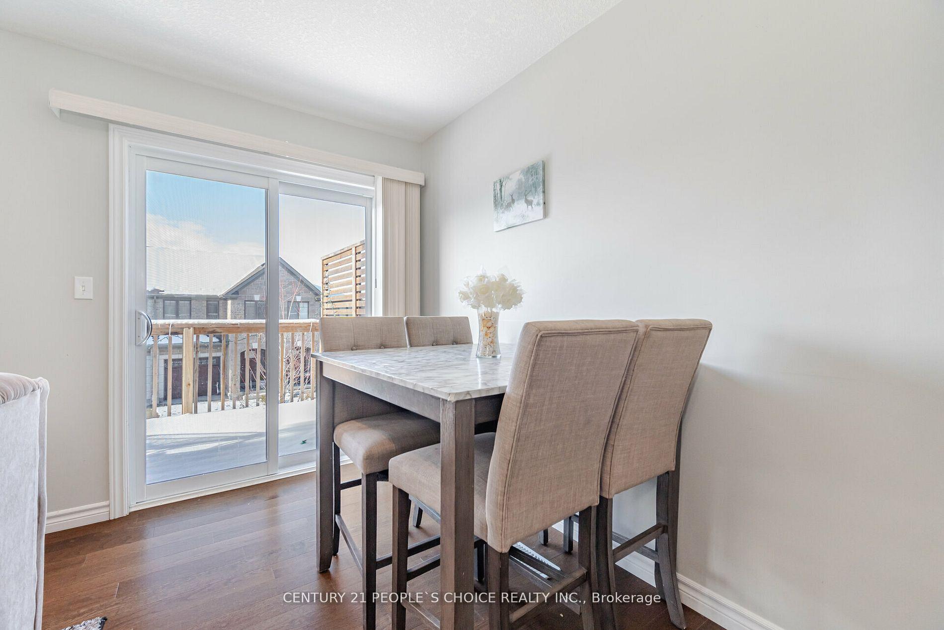 Photo 10 of 135 Hollybrook Trail, Kitchener — HOMEH