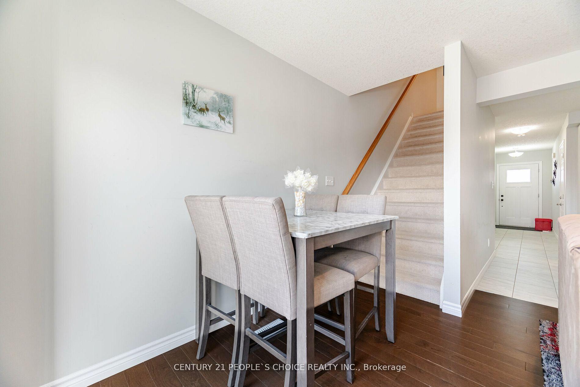 Photo 15 of 135 Hollybrook Trail, Kitchener — HOMEH