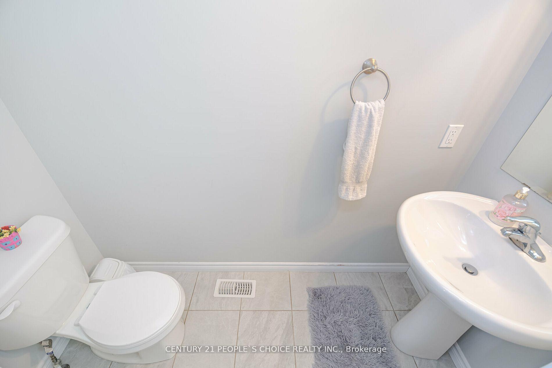 Photo 8 of 135 Hollybrook Trail, Kitchener — HOMEH