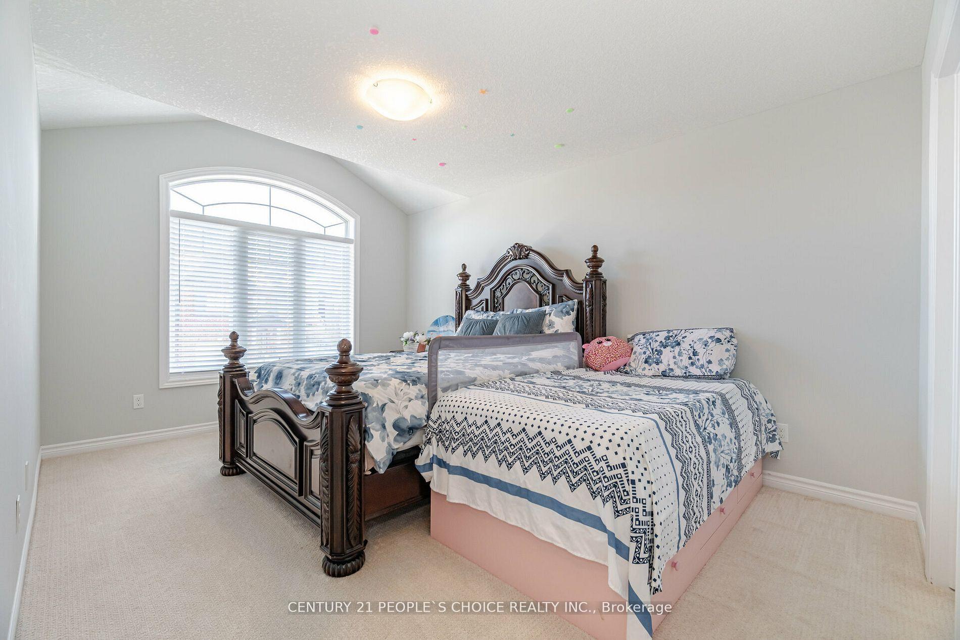 Photo 19 of 135 Hollybrook Trail, Kitchener — HOMEH