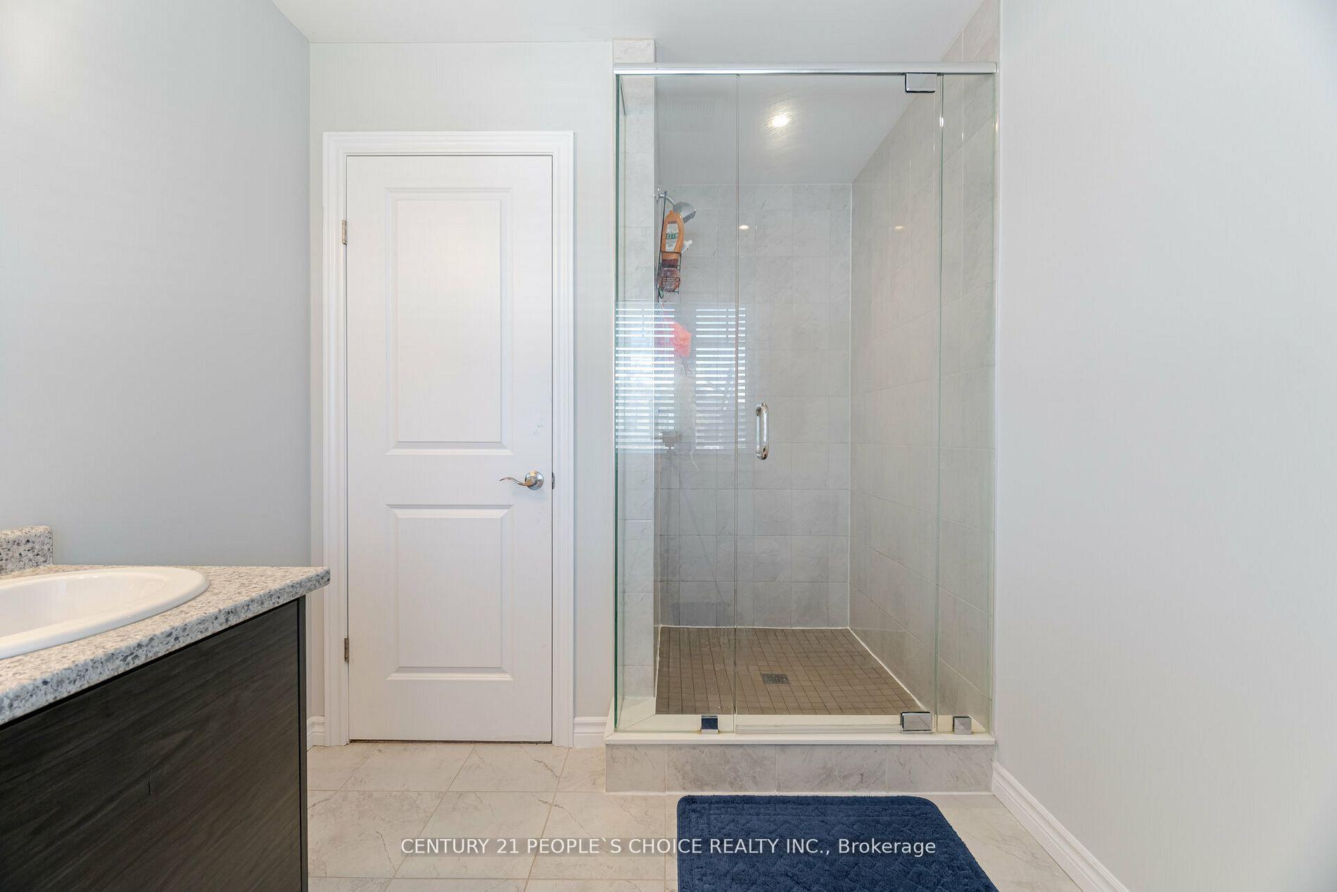 Photo 21 of 135 Hollybrook Trail, Kitchener — HOMEH