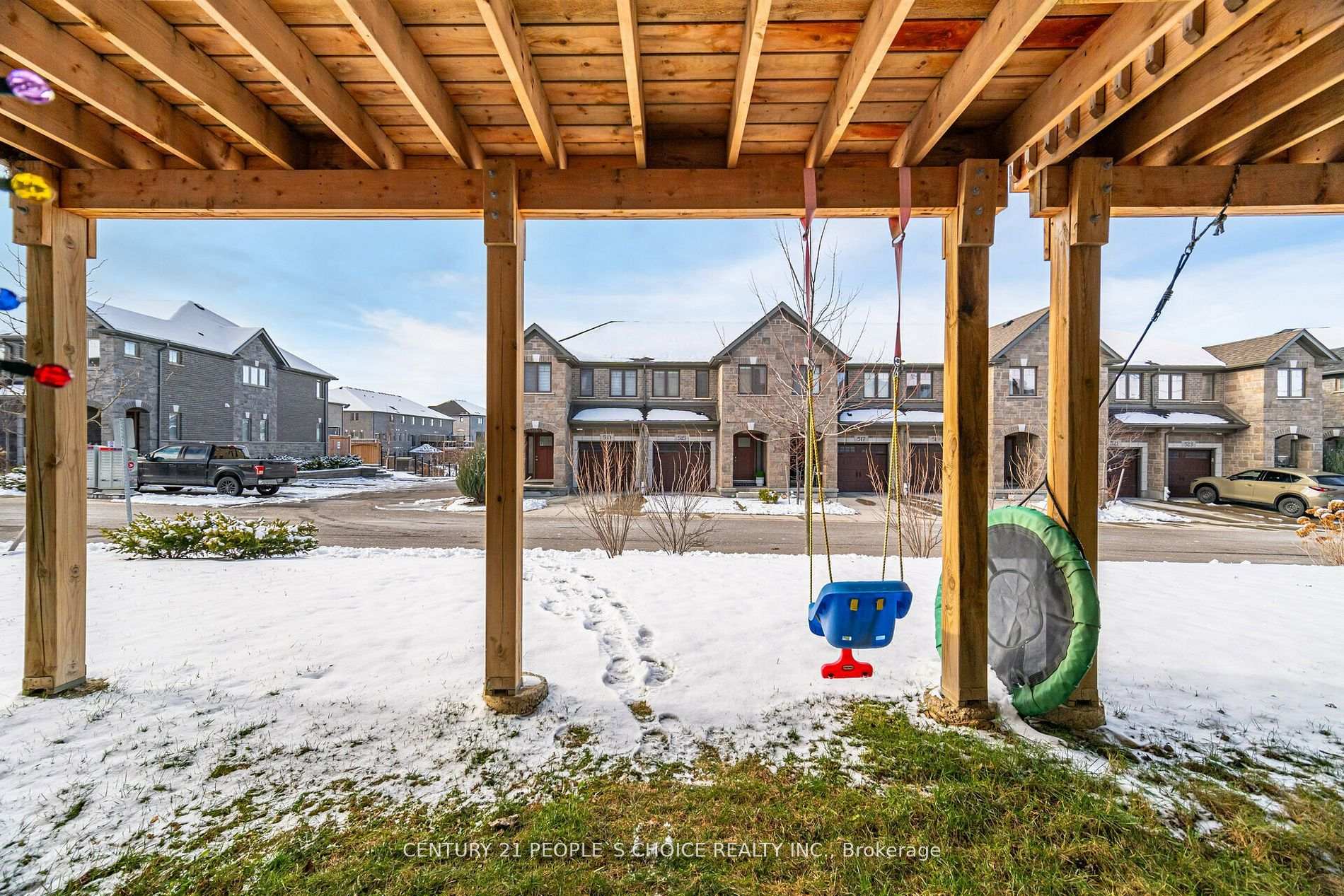 Photo 40 of 135 Hollybrook Trail, Kitchener — HOMEH