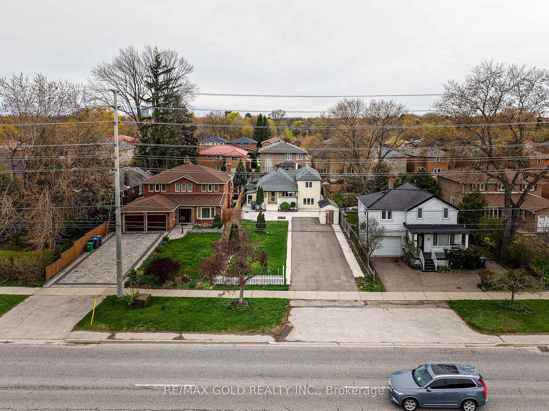 Front of 1328 Cawthra Road