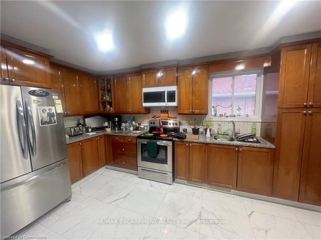 Photo 3 of 208 Picton Street E, Hamilton, North End — HOMEH