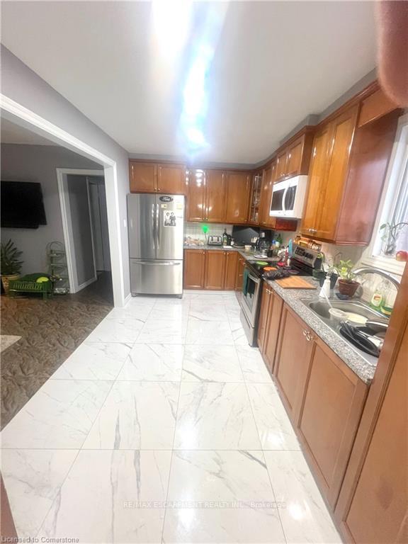 Photo 4 of 208 Picton Street E, Hamilton, North End — HOMEH