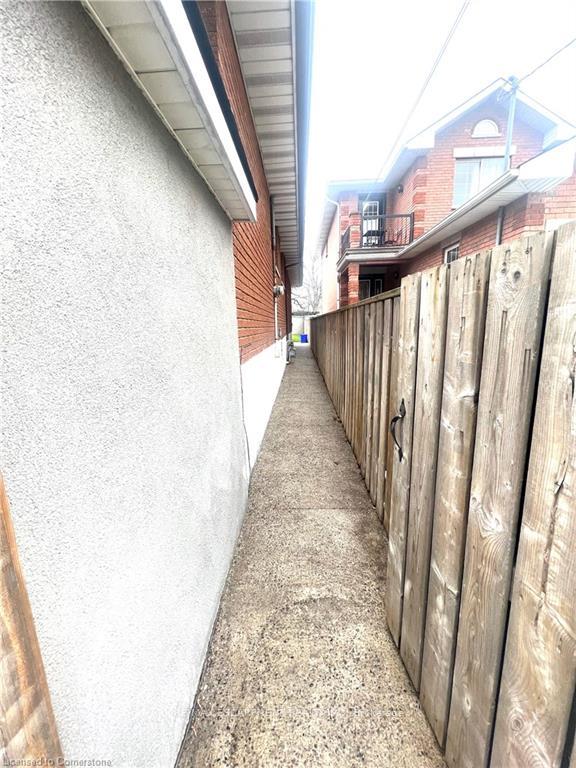 Photo 12 of 208 Picton Street E, Hamilton, North End — HOMEH
