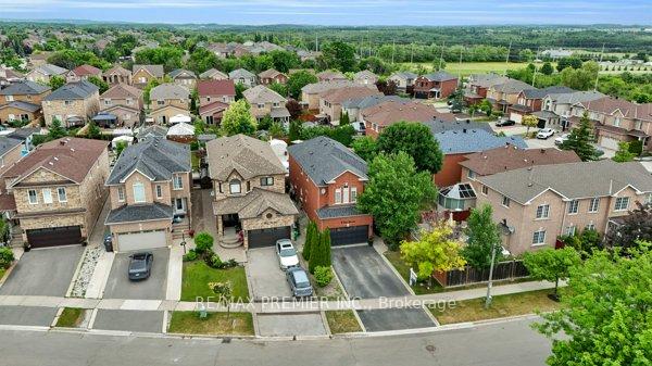 Photo 3 of 16 Shady Glen Crescent, Caledon, Bolton East — HOMEH