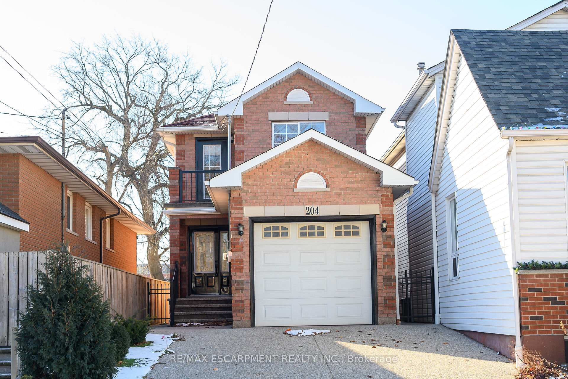 Photo 8 of 204 Picton Street E, Hamilton, North End — HOMEH
