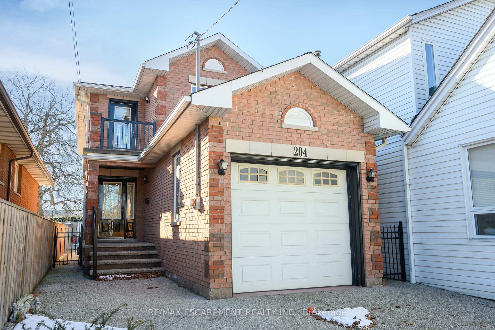 Photo 4 of 204 Picton Street E, Hamilton, North End — HOMEH