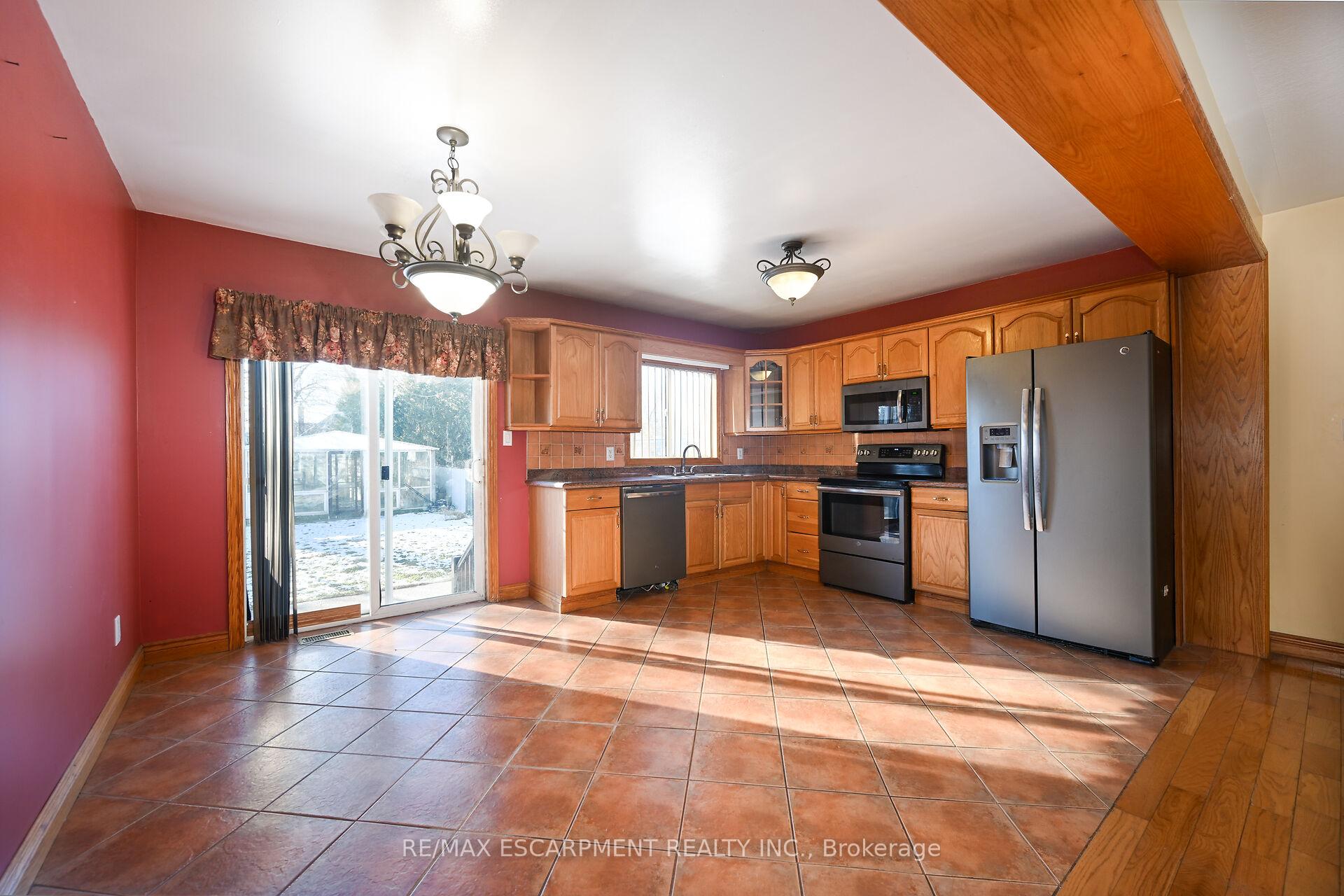 Photo 6 of 204 Picton Street E, Hamilton, North End — HOMEH