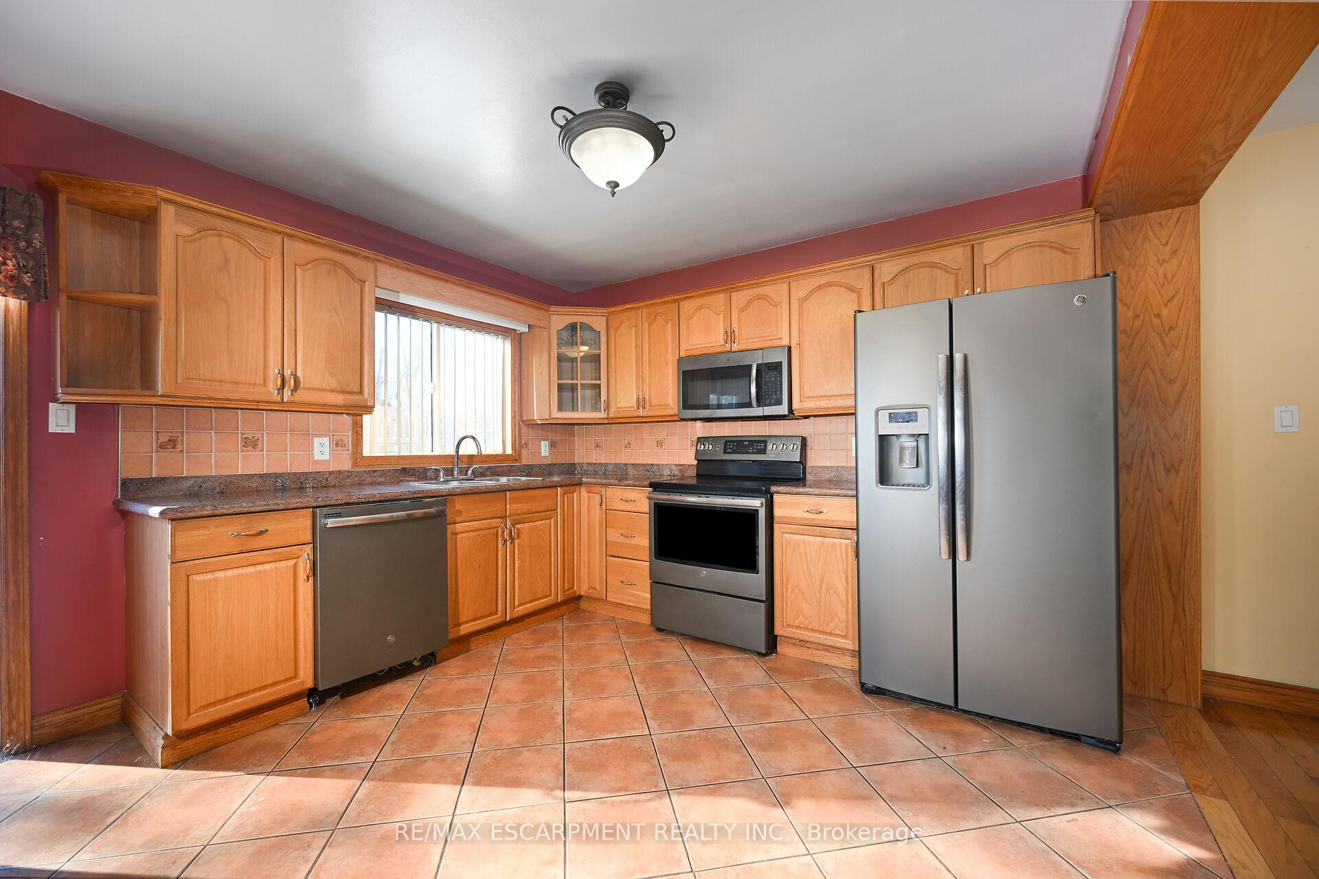 Photo 2 of 204 Picton Street E, Hamilton, North End — HOMEH
