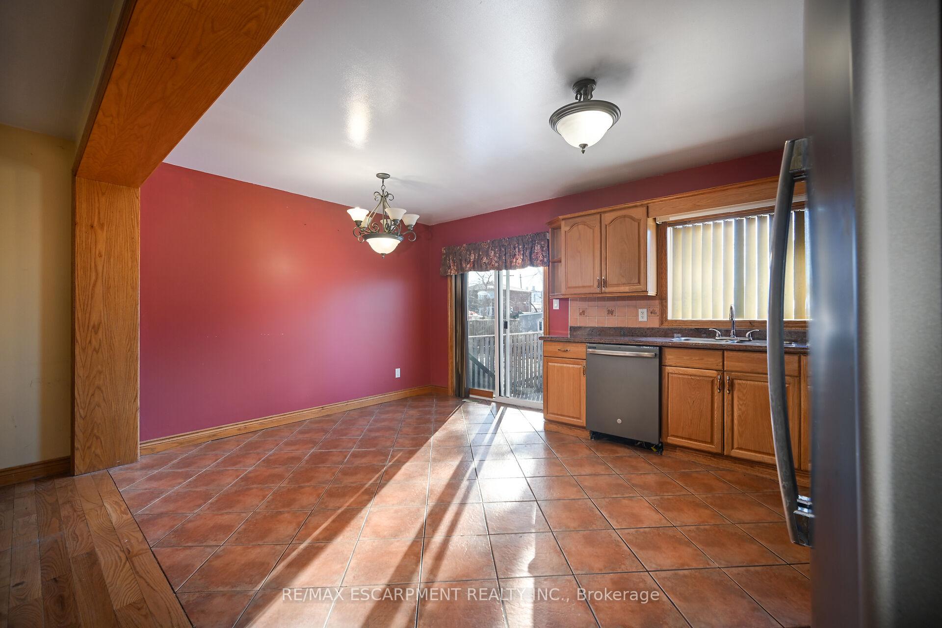 Photo 3 of 204 Picton Street E, Hamilton, North End — HOMEH