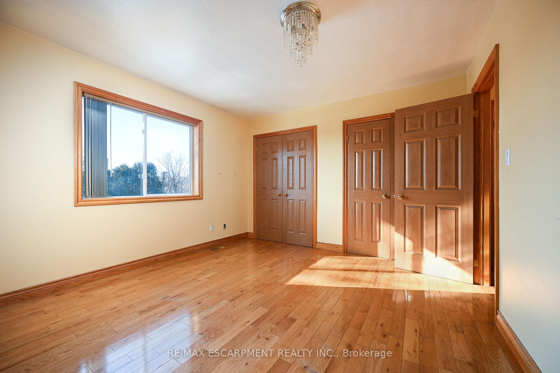 Photo 21 of 204 Picton Street E, Hamilton, North End — HOMEH