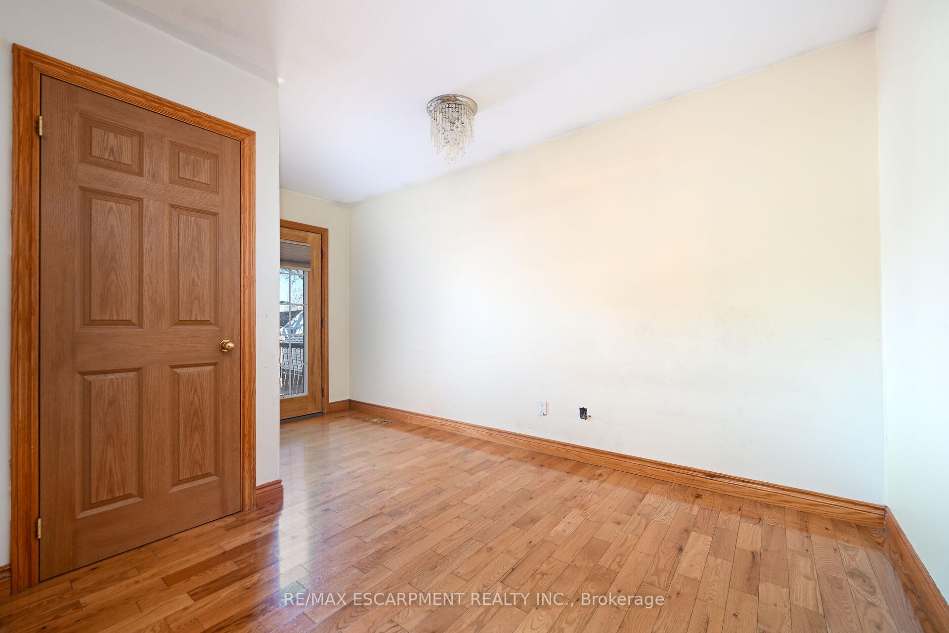 Photo 16 of 204 Picton Street E, Hamilton, North End — HOMEH