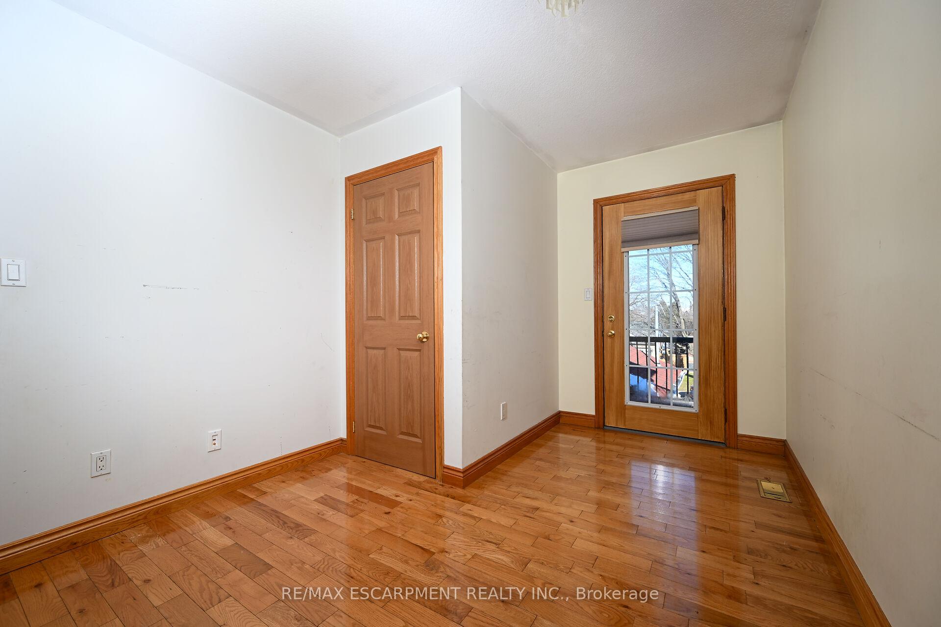 Photo 36 of 204 Picton Street E, Hamilton, North End — HOMEH
