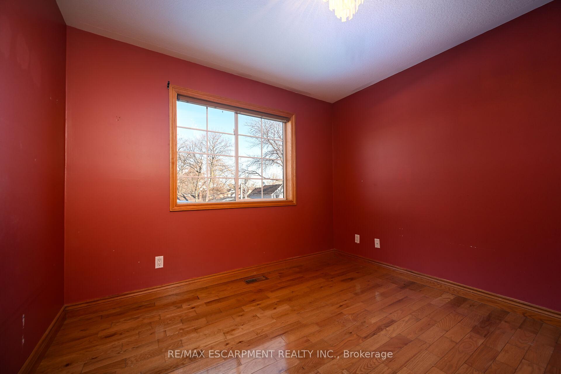 Photo 18 of 204 Picton Street E, Hamilton, North End — HOMEH