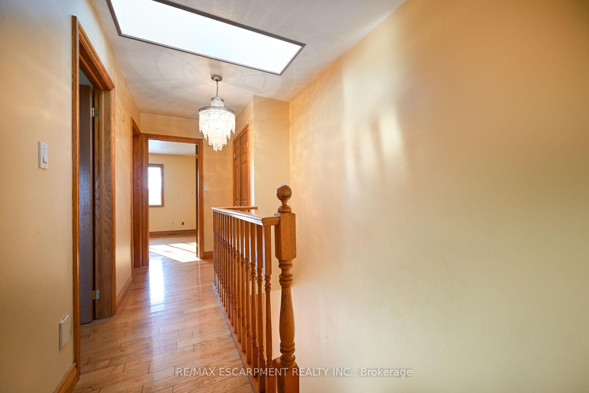 Photo 20 of 204 Picton Street E, Hamilton, North End — HOMEH