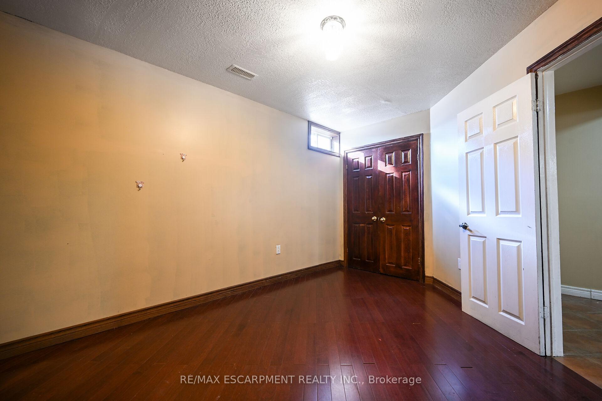 Photo 22 of 204 Picton Street E, Hamilton, North End — HOMEH