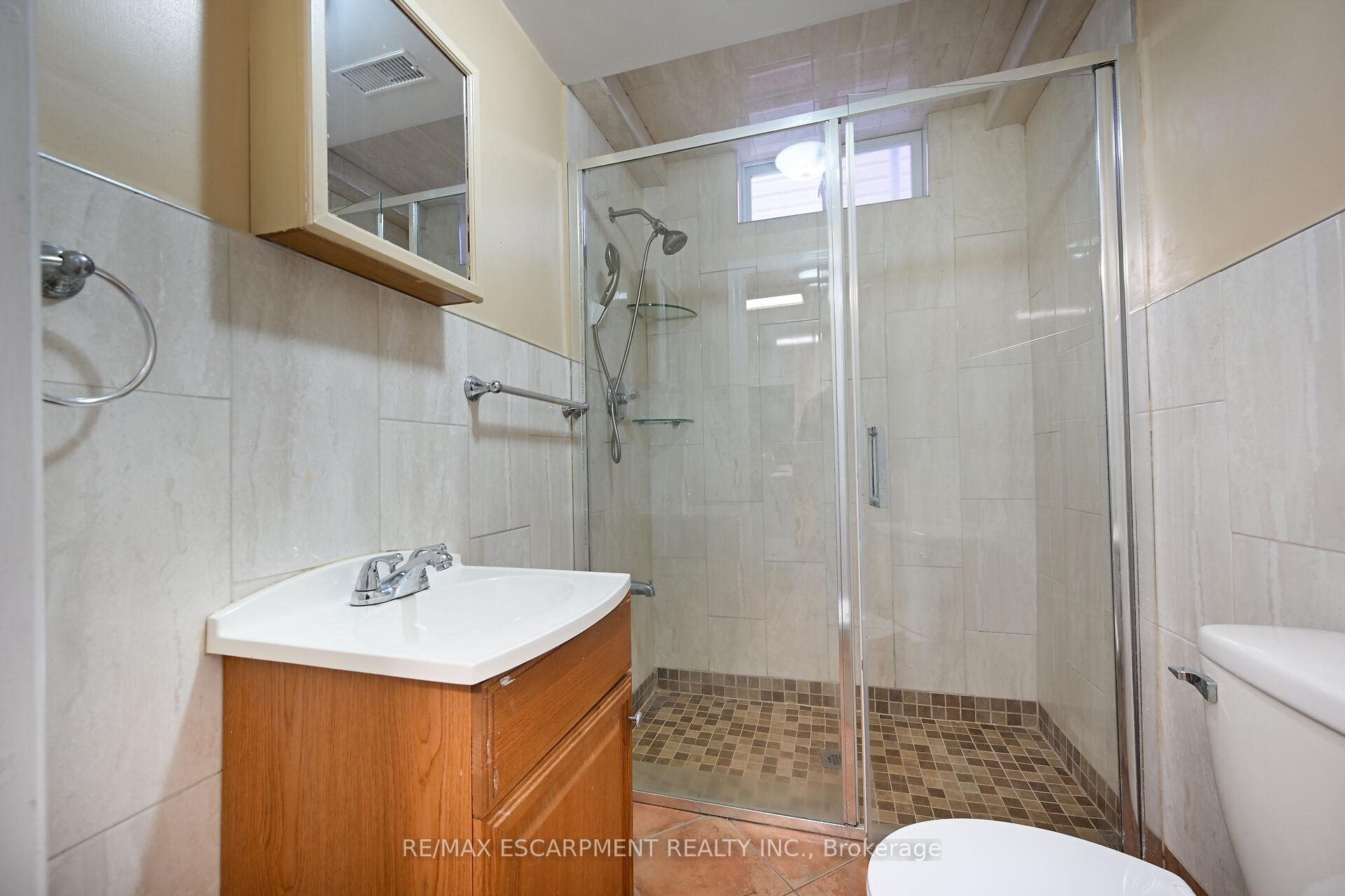 Photo 24 of 204 Picton Street E, Hamilton, North End — HOMEH