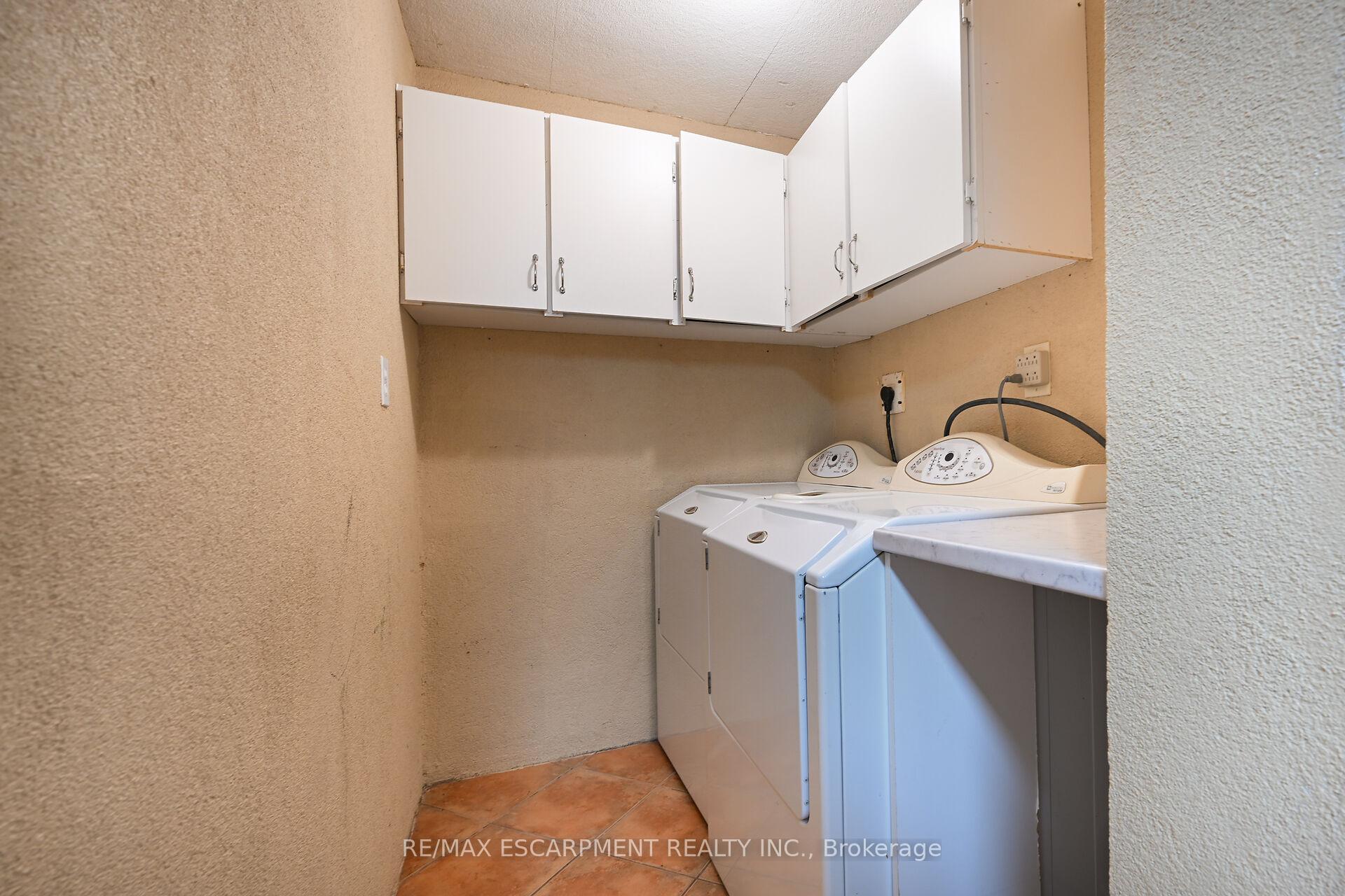 Photo 35 of 204 Picton Street E, Hamilton, North End — HOMEH
