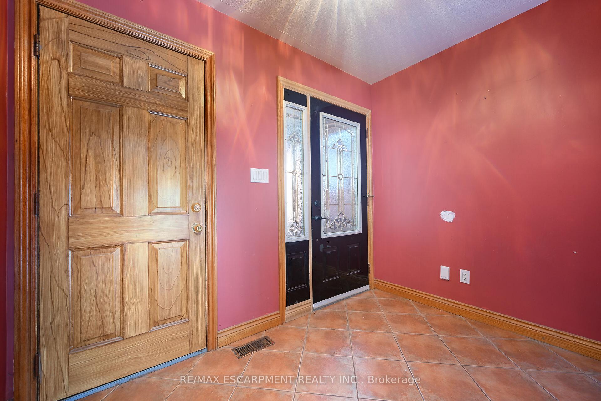 Photo 30 of 204 Picton Street E, Hamilton, North End — HOMEH
