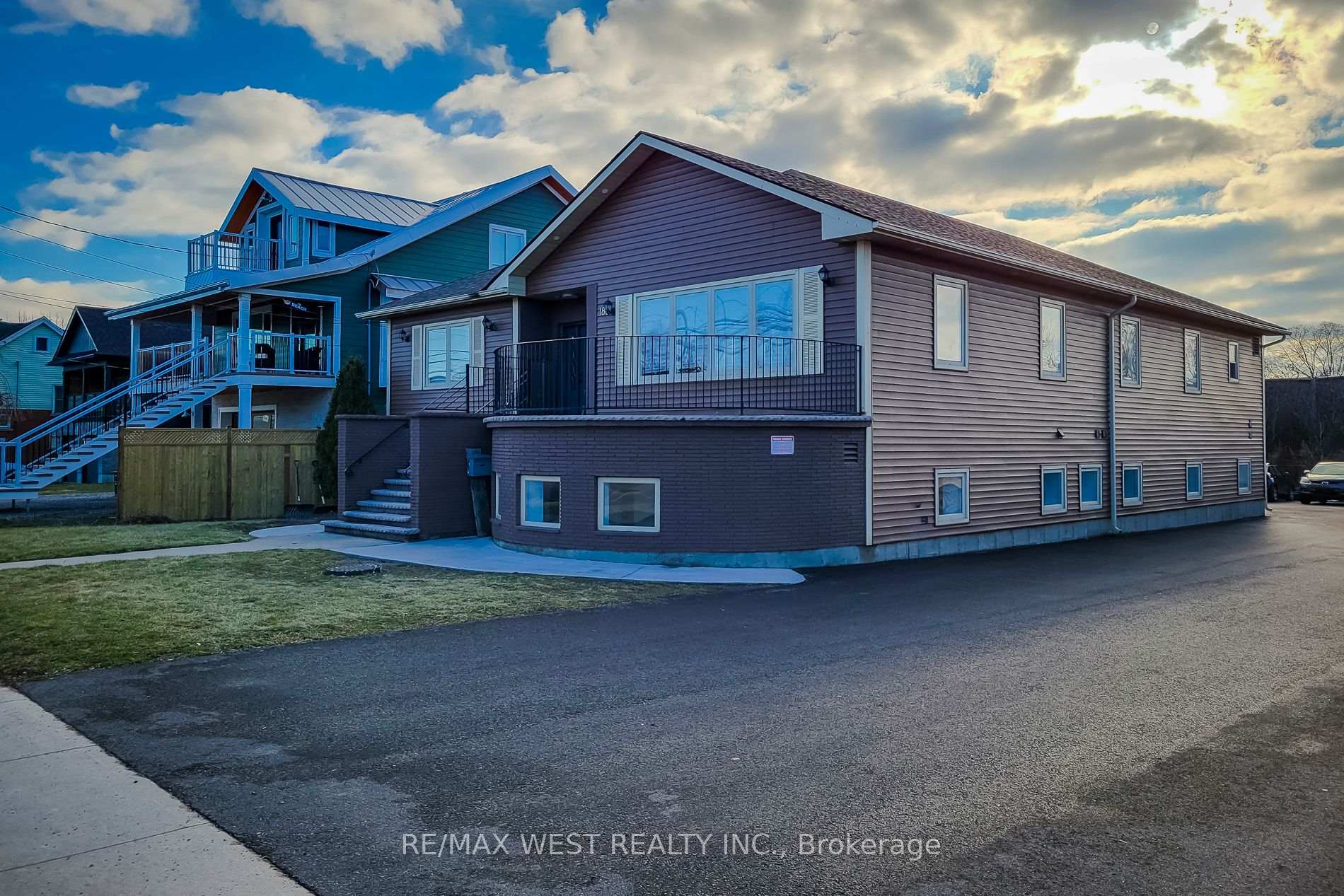 Photo 2 of 180 Beach Boulevard, Hamilton, Hamilton Beach — HOMEH