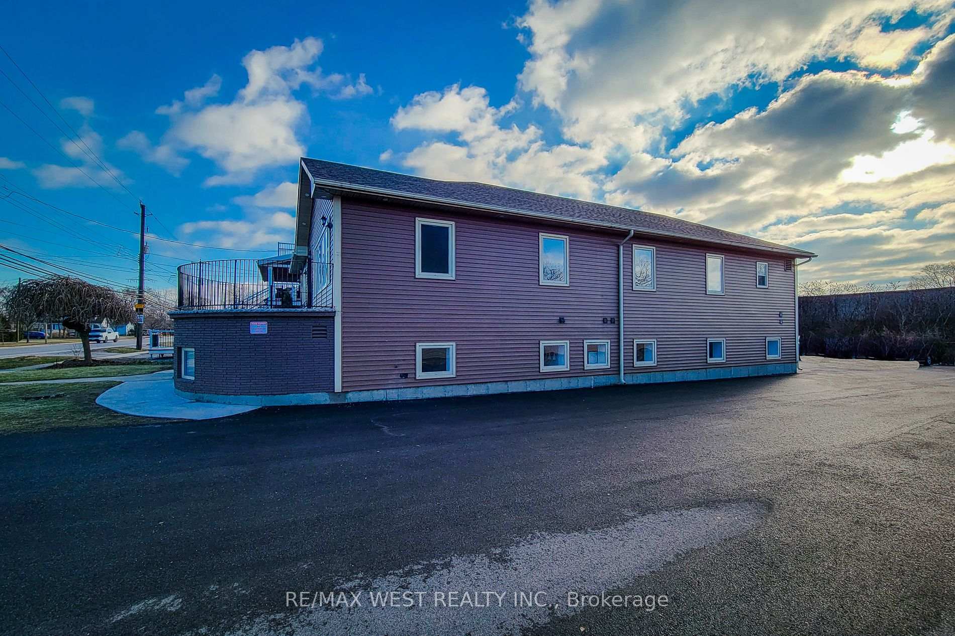 Photo 3 of 180 Beach Boulevard, Hamilton, Hamilton Beach — HOMEH