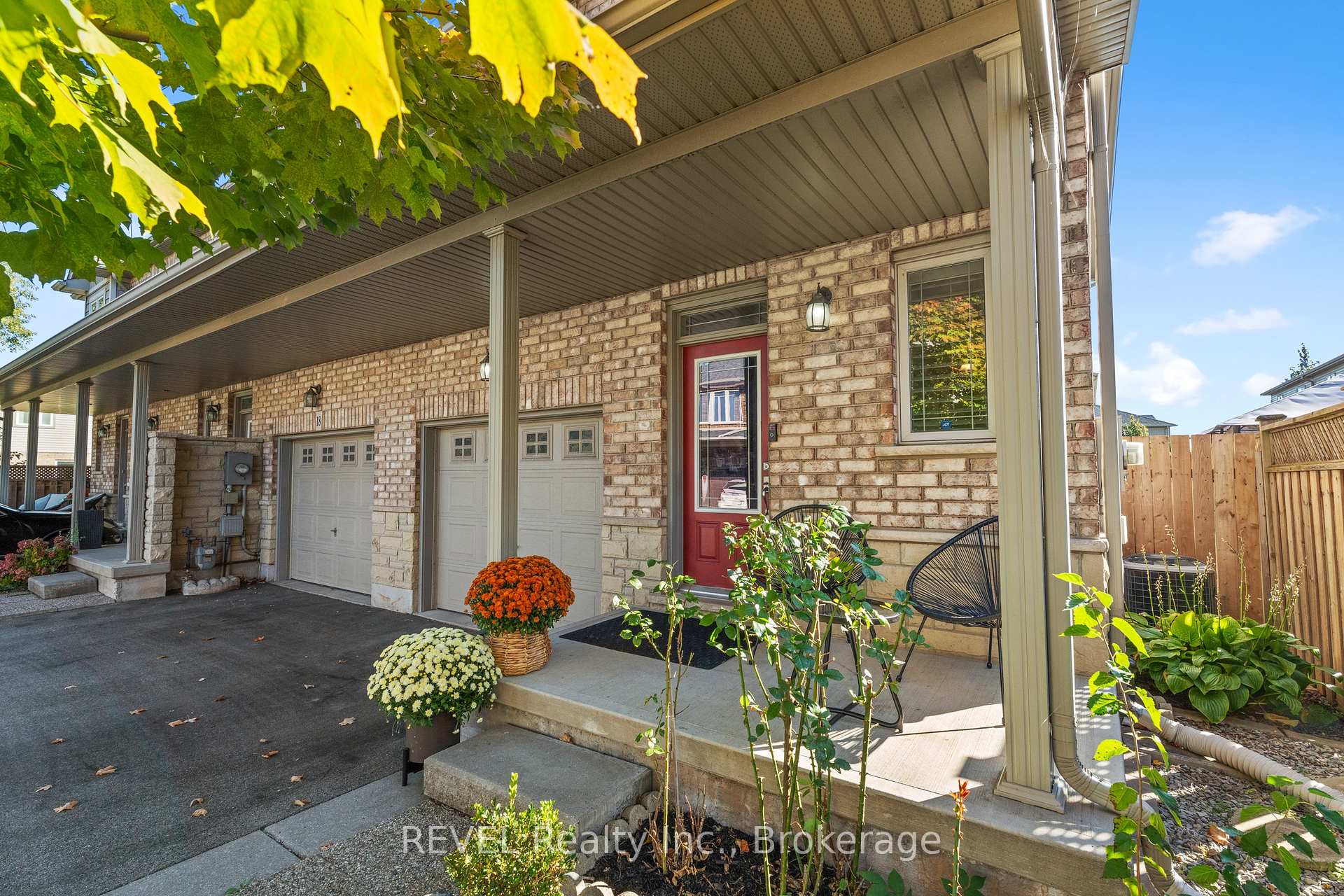 Photo 3 of Unit 17, 380 Lake Street, Grimsby, Grimsby Beach — HOMEH